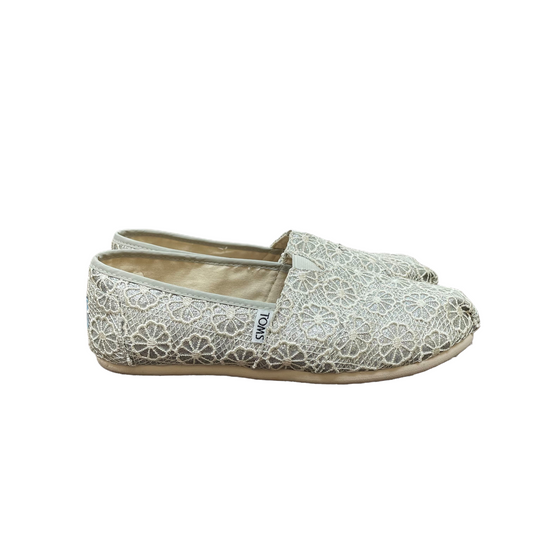 Silver & White Shoes Flats By Toms, Size: 7.5