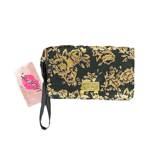 Wristlet By Betsey Johnson, Size: Medium