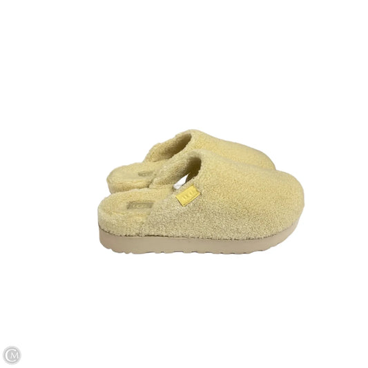 Shoes Designer By Ugg In Yellow, Size: 9