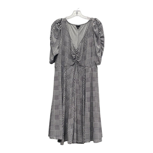 Dress Casual Short By Torrid In Black & White, Size:2X