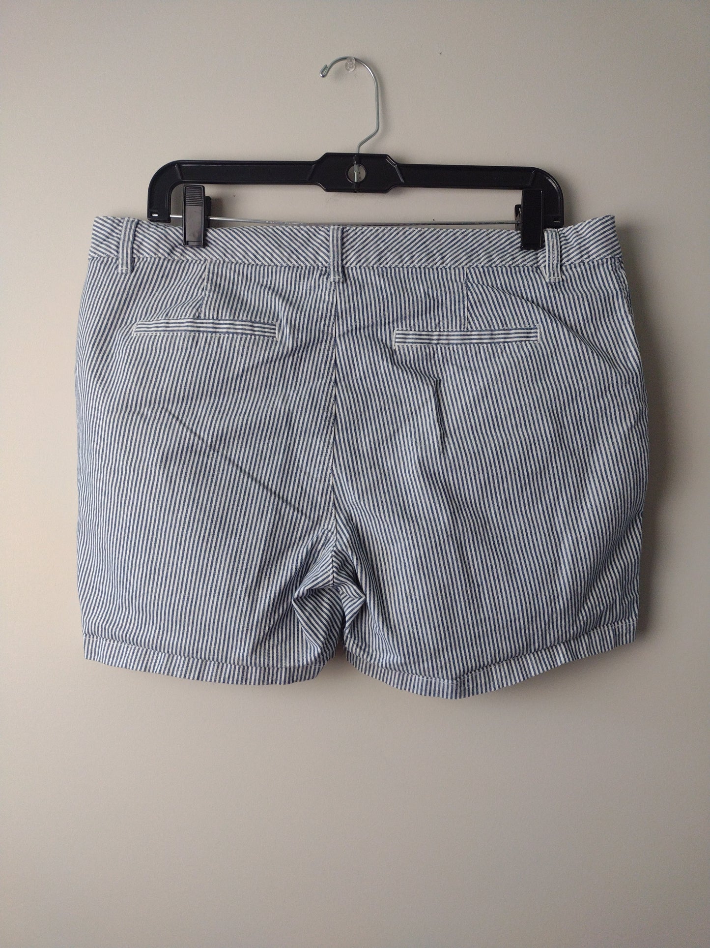 Shorts By Amazon Essentials  Size: 12
