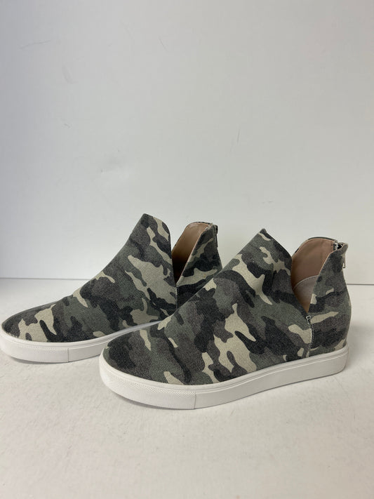 Shoes Sneakers By Steve Madden  Size: 11