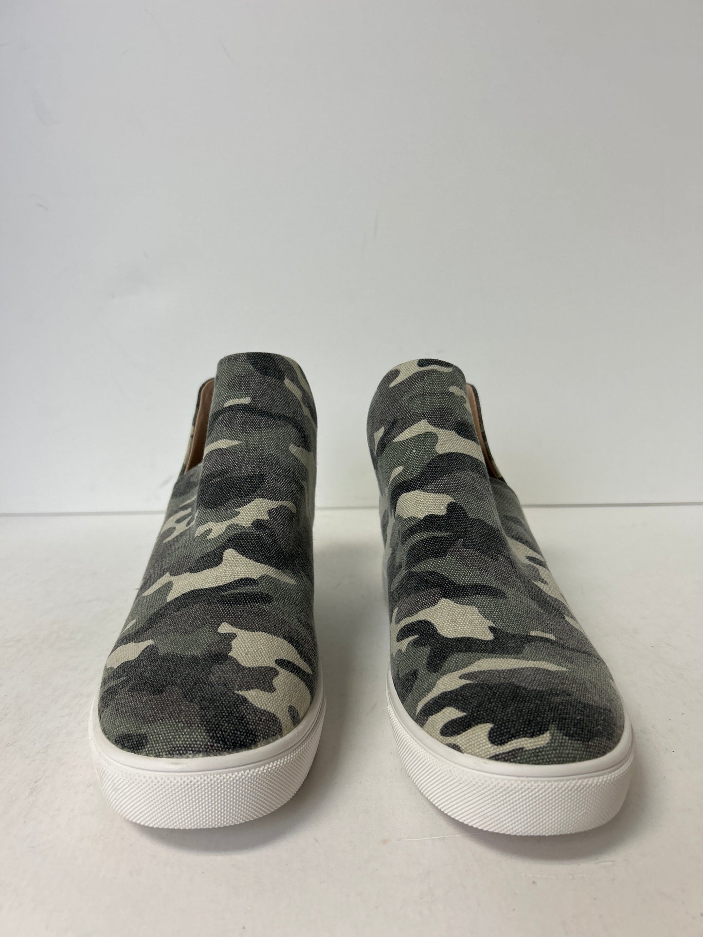 Shoes Sneakers By Steve Madden  Size: 11