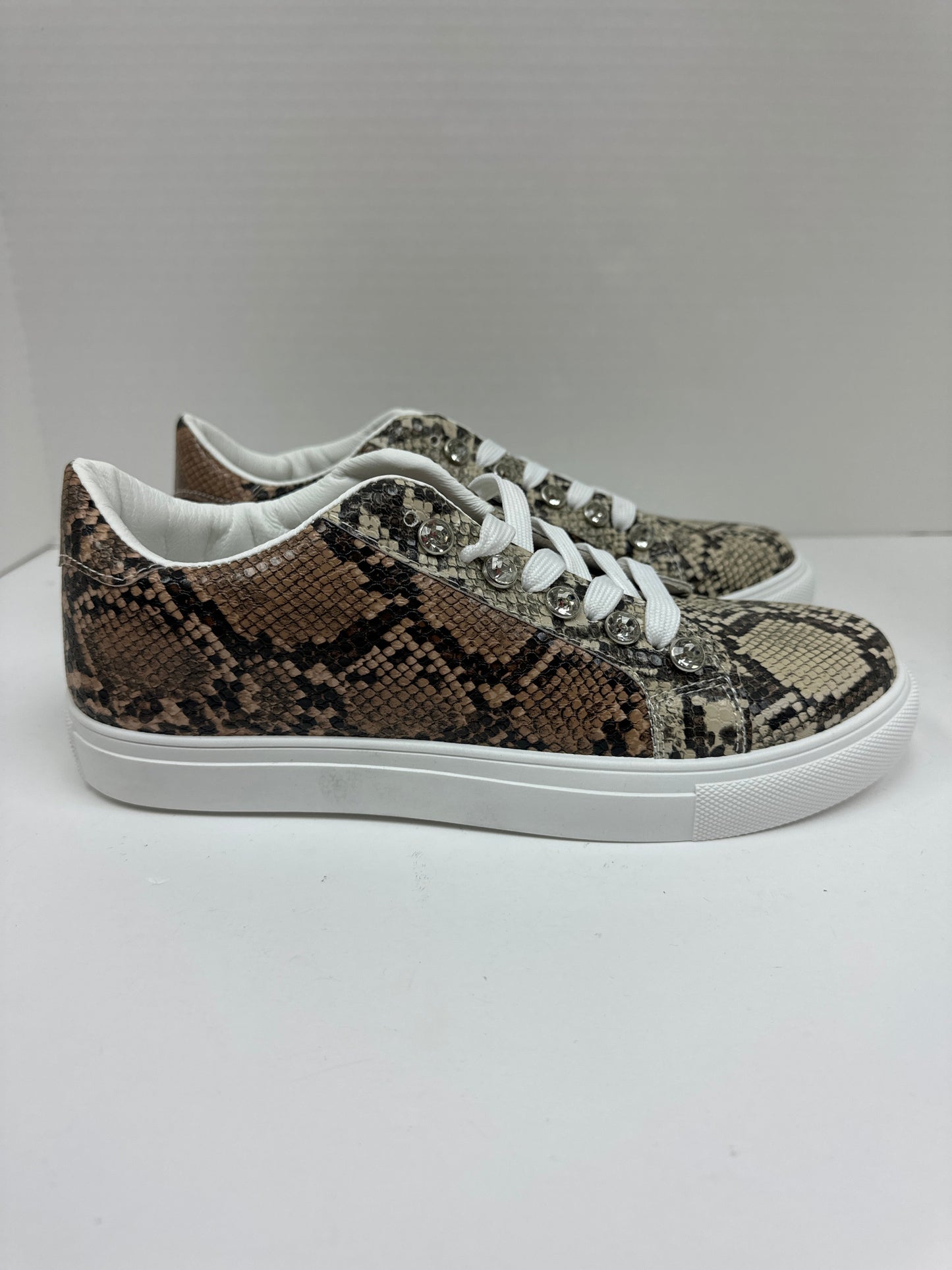 Shoes Sneakers By Olivia Miller  Size: 11