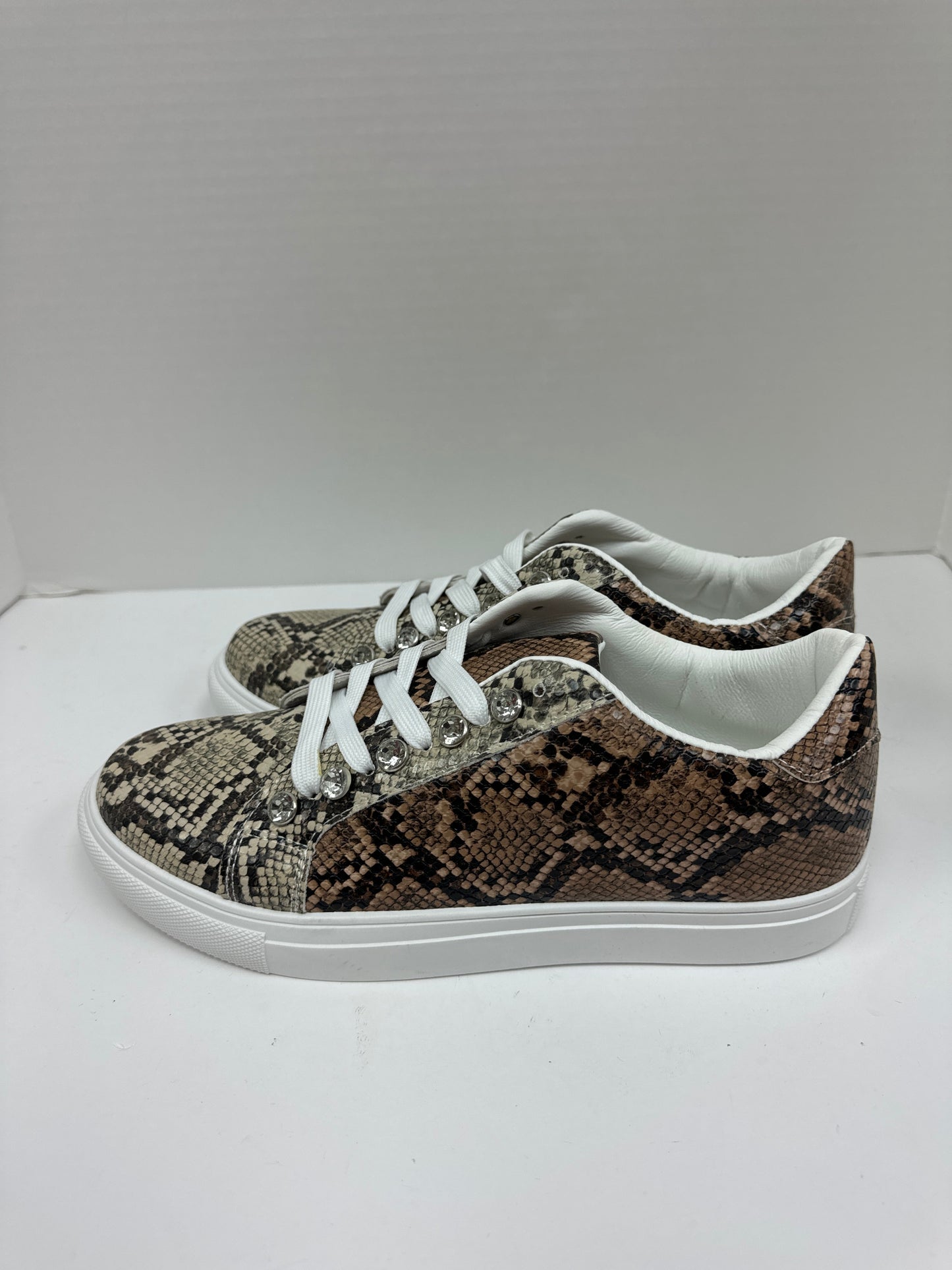 Shoes Sneakers By Olivia Miller  Size: 11