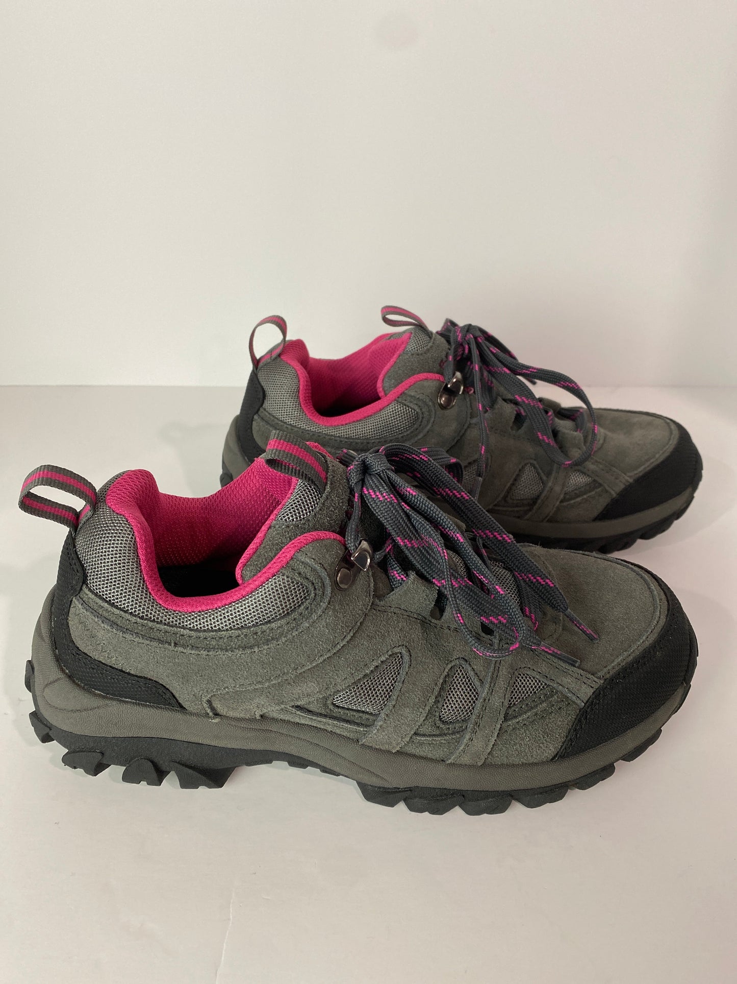 Grey Boots Hiking Bearpaw, Size 6