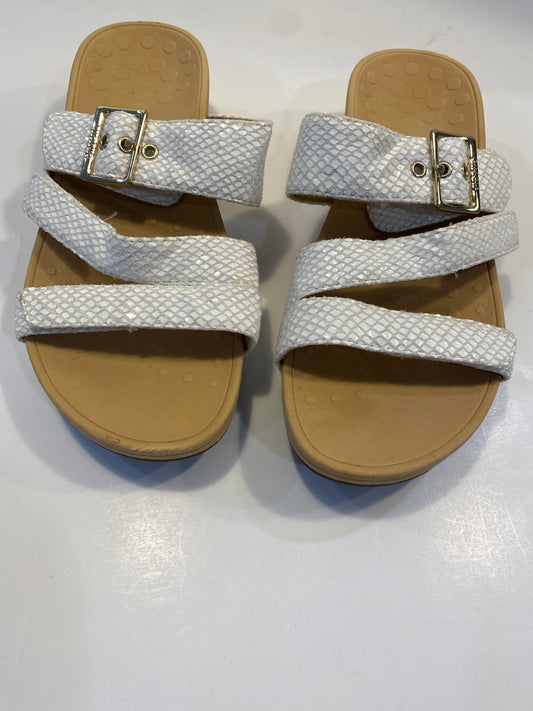 White Sandals Flats Vionic, Size 8