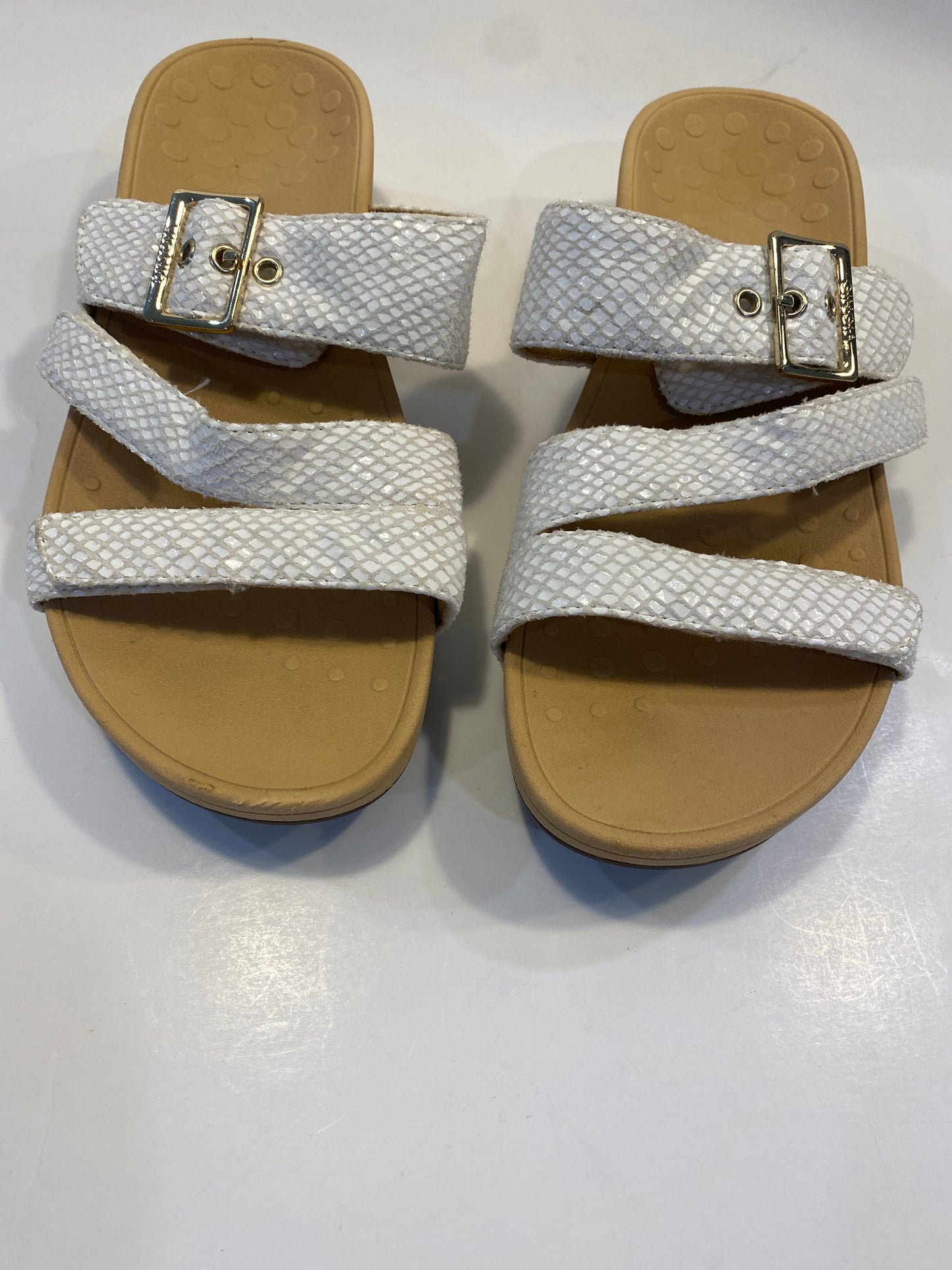 White Sandals Flats Vionic, Size 8