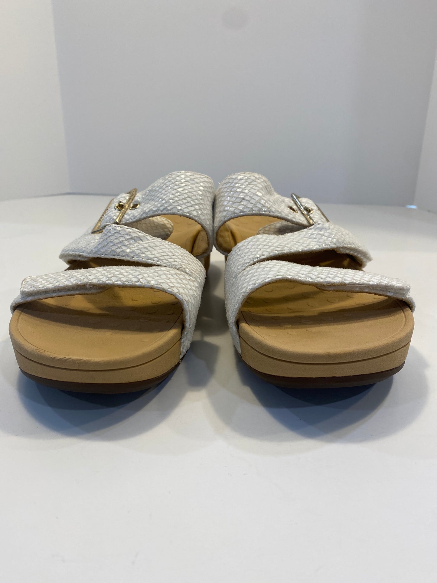 White Sandals Flats Vionic, Size 8