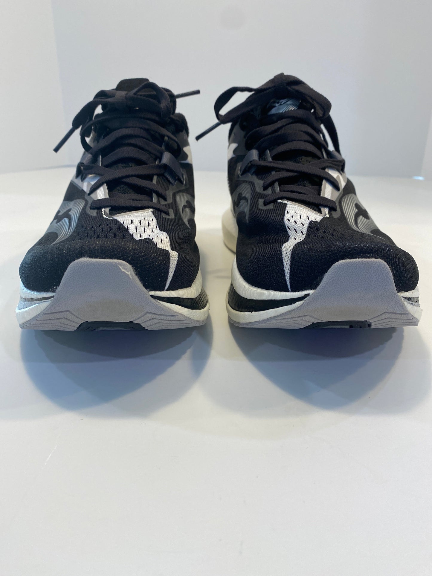 Black Shoes Athletic Saucony, Size 10