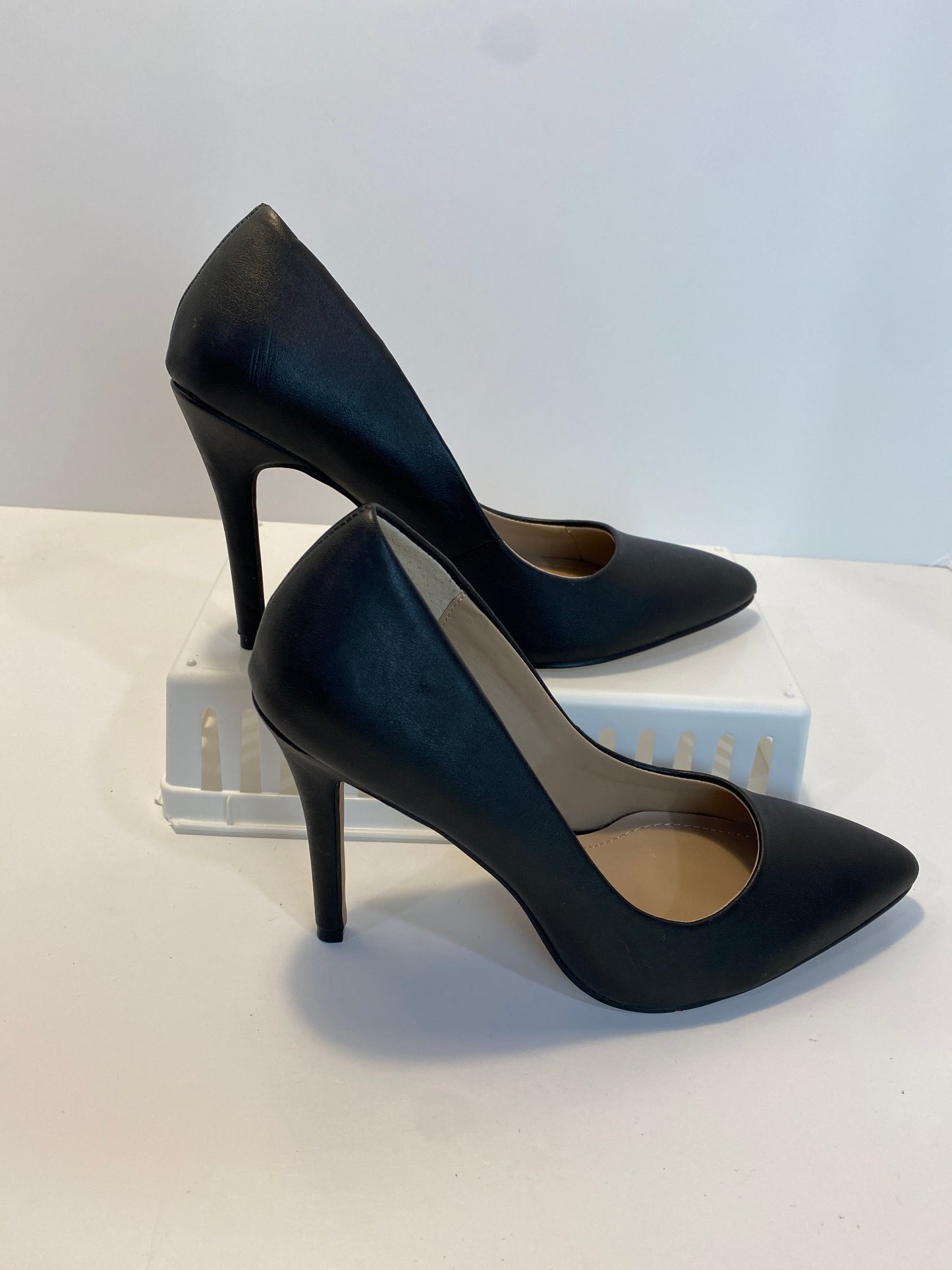 Black Shoes Heels Stiletto Charles David, Size 6.5