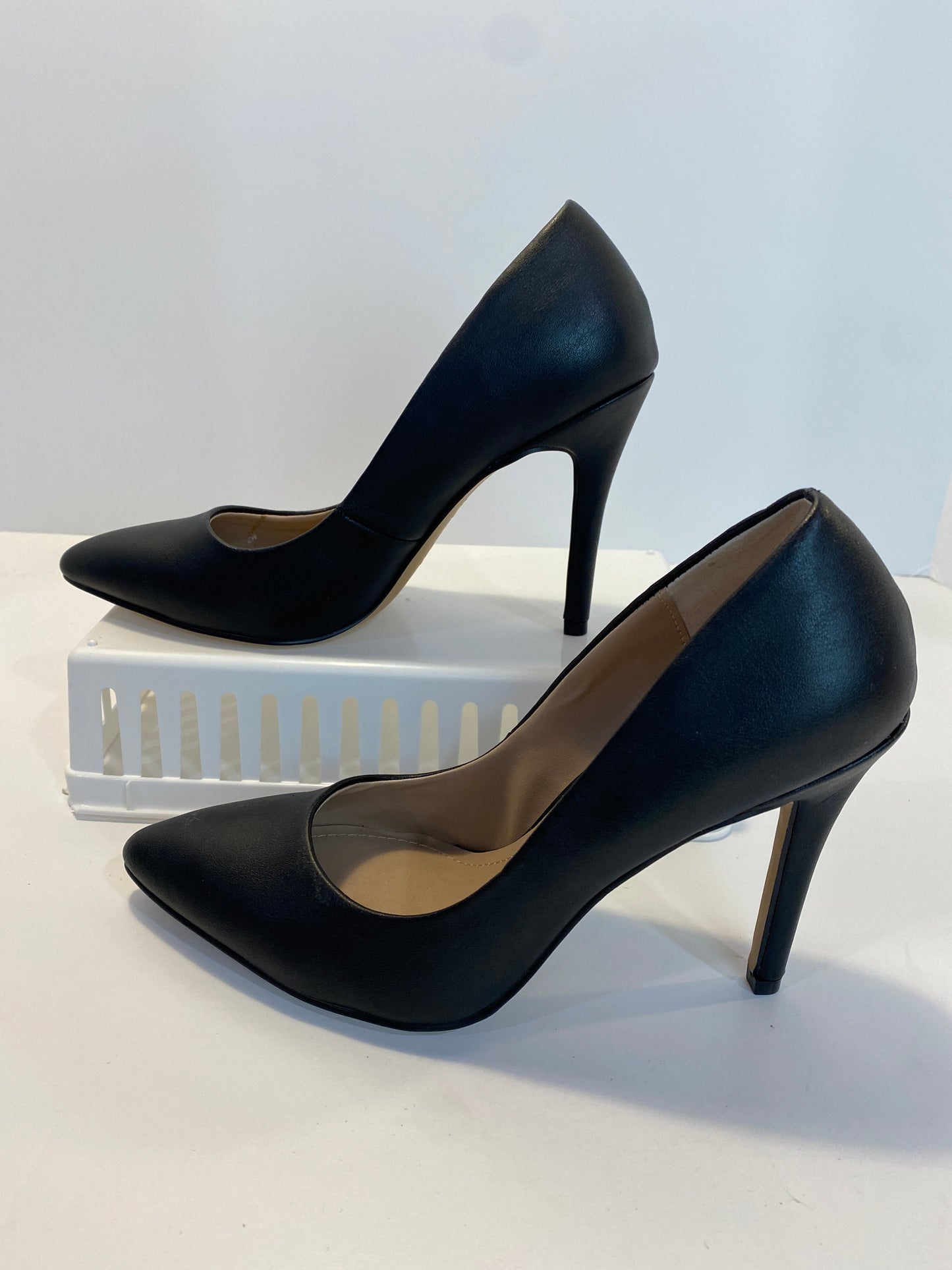 Black Shoes Heels Stiletto Charles David, Size 6.5