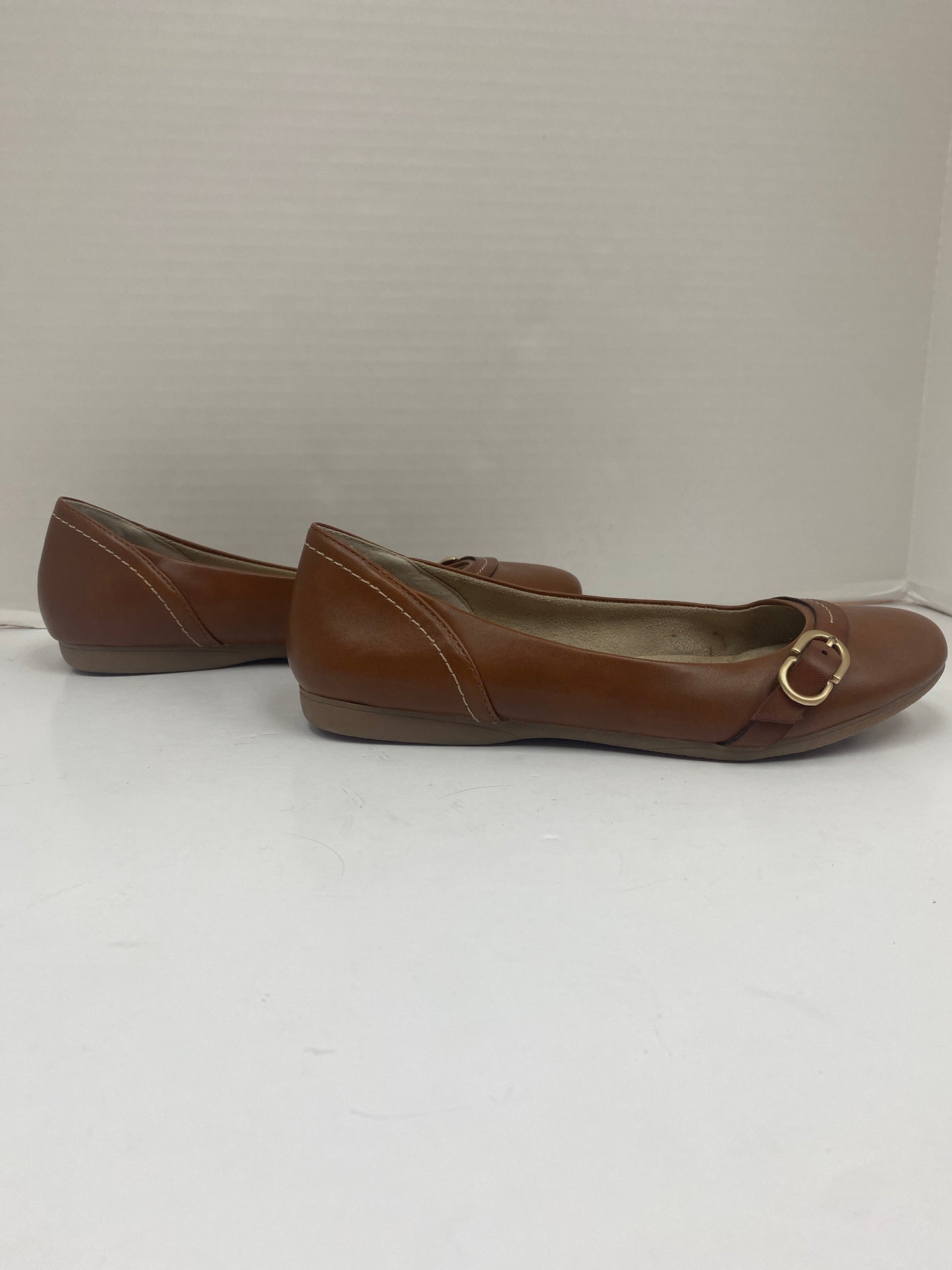 Brown Shoes Flats Bass, Size 8