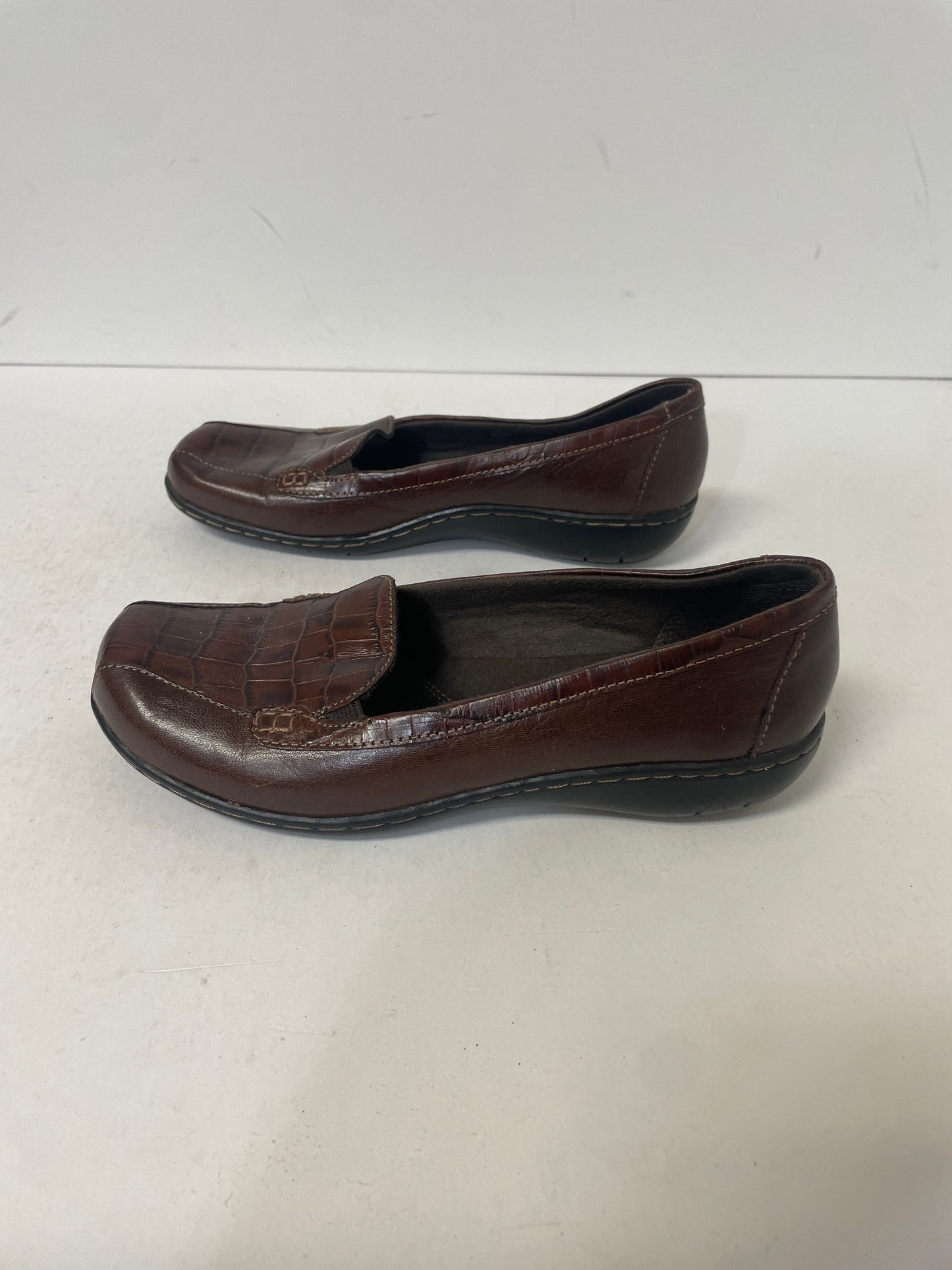 Brown Shoes Flats Clarks, Size 7