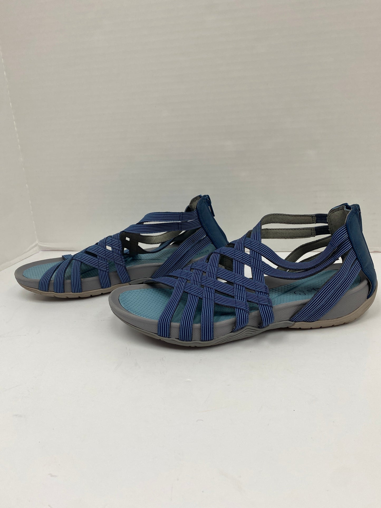 Blue Sandals Flats Bare Traps, Size 7