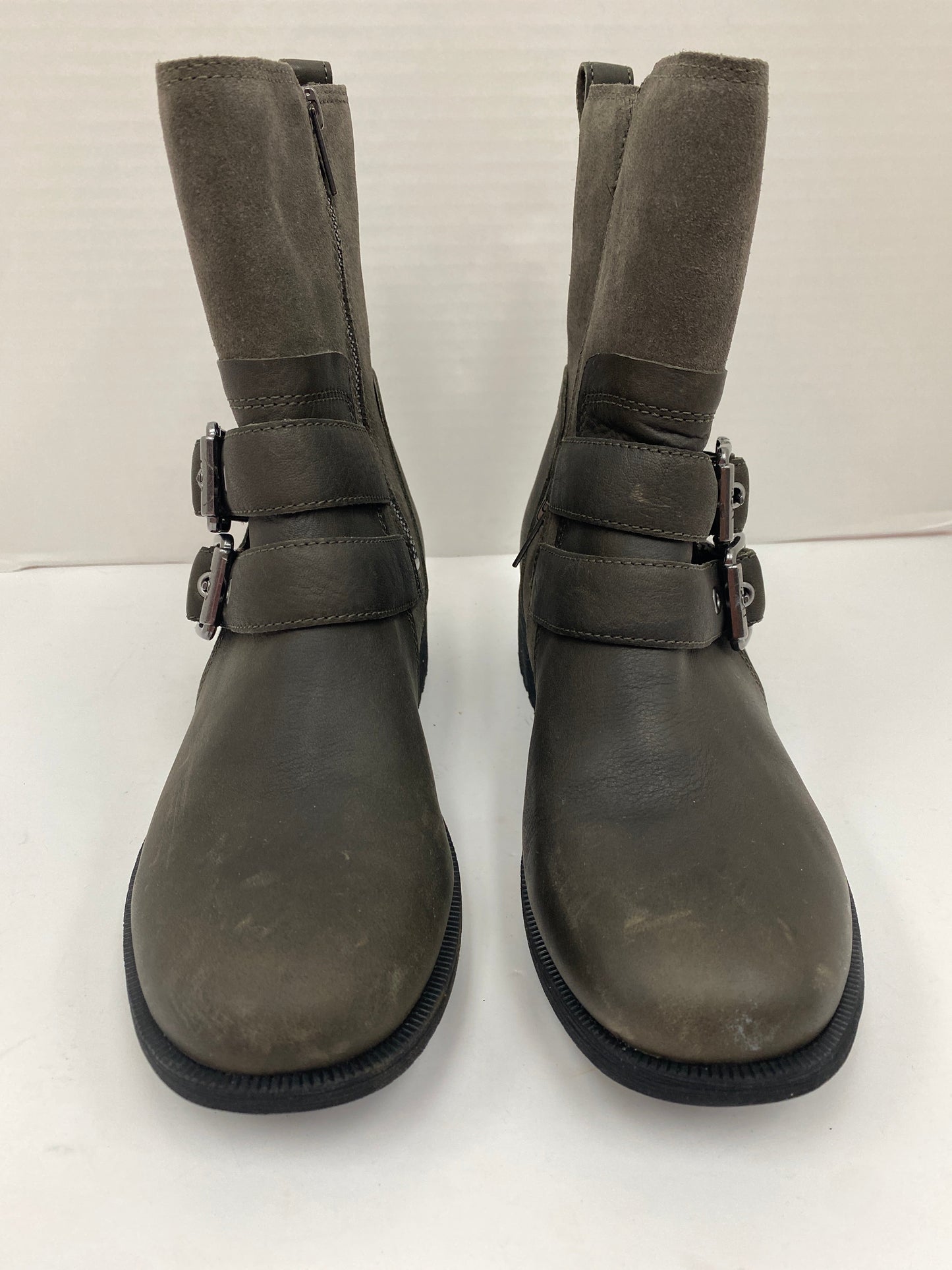 Grey Boots Mid-calf Flats Ugg, Size 8