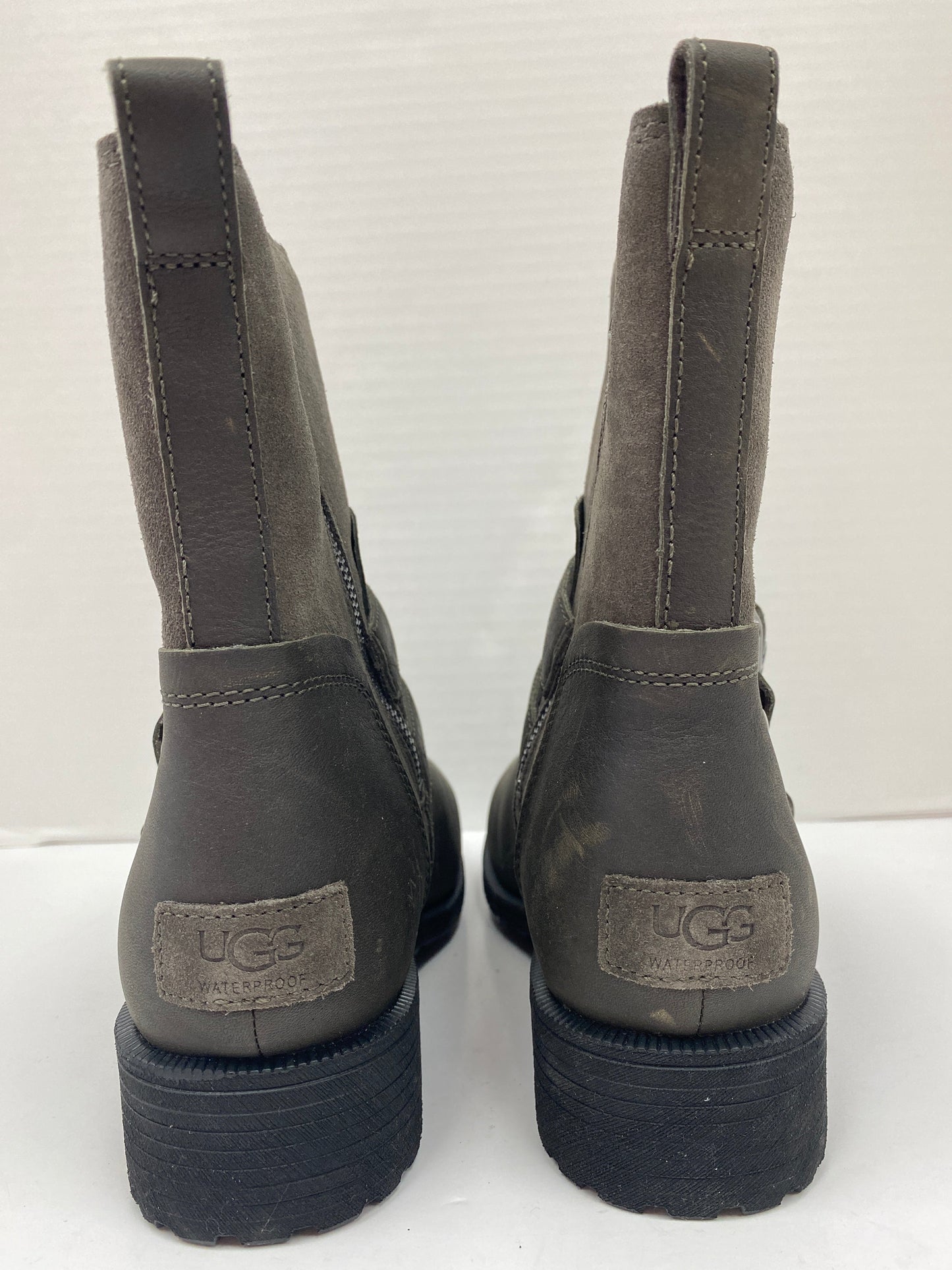 Grey Boots Mid-calf Flats Ugg, Size 8