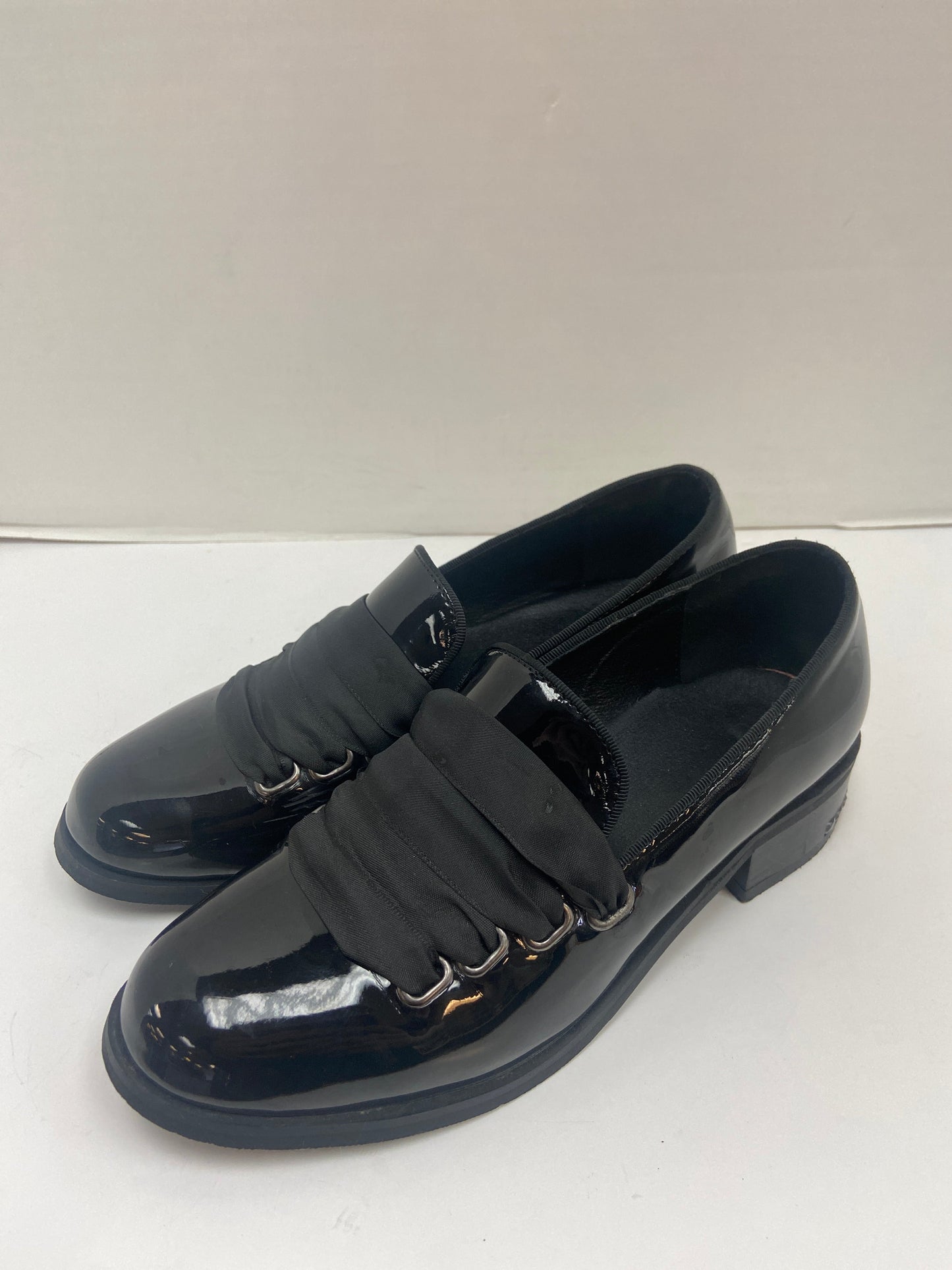 Shoes Flats By Clothes Mentor In Black, Size: 5.5