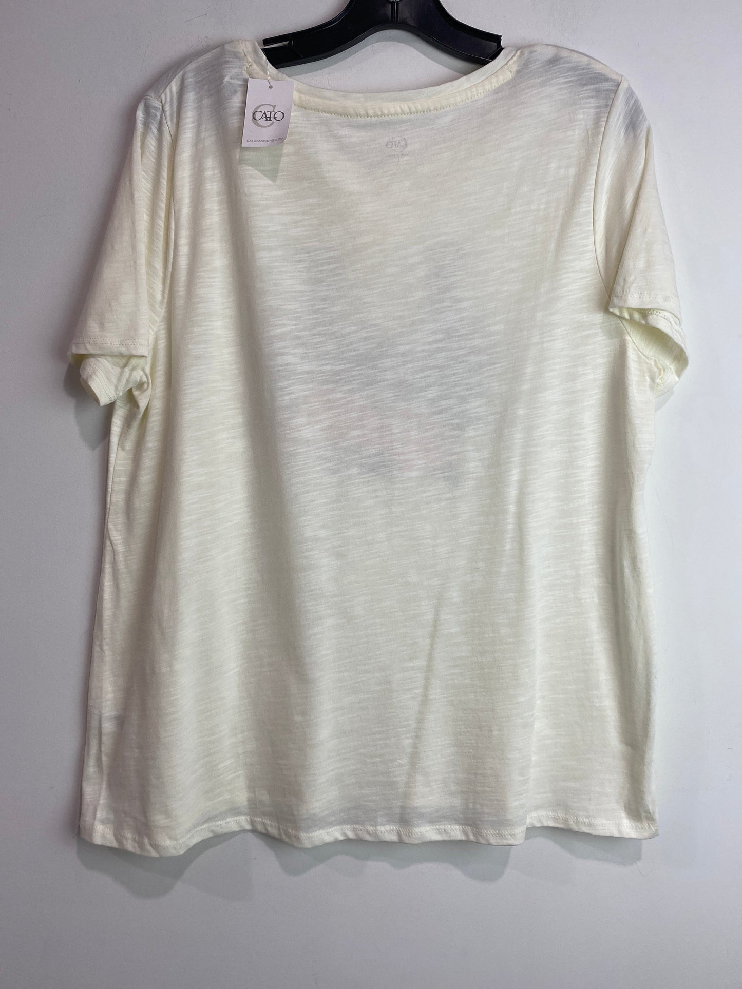 Top Short Sleeve By Cato In Cream, Size: L