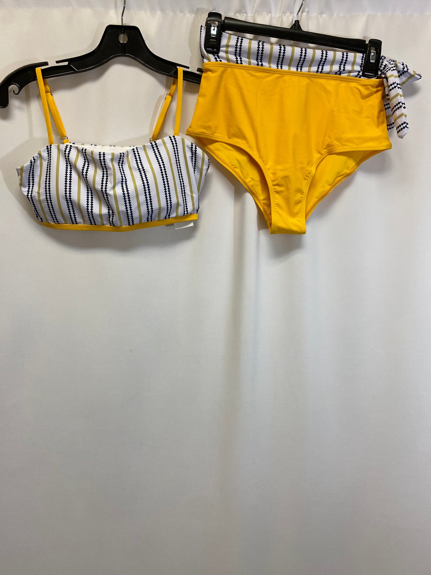 Swimsuit 2pc By Clothes Mentor In Yellow, Size: M