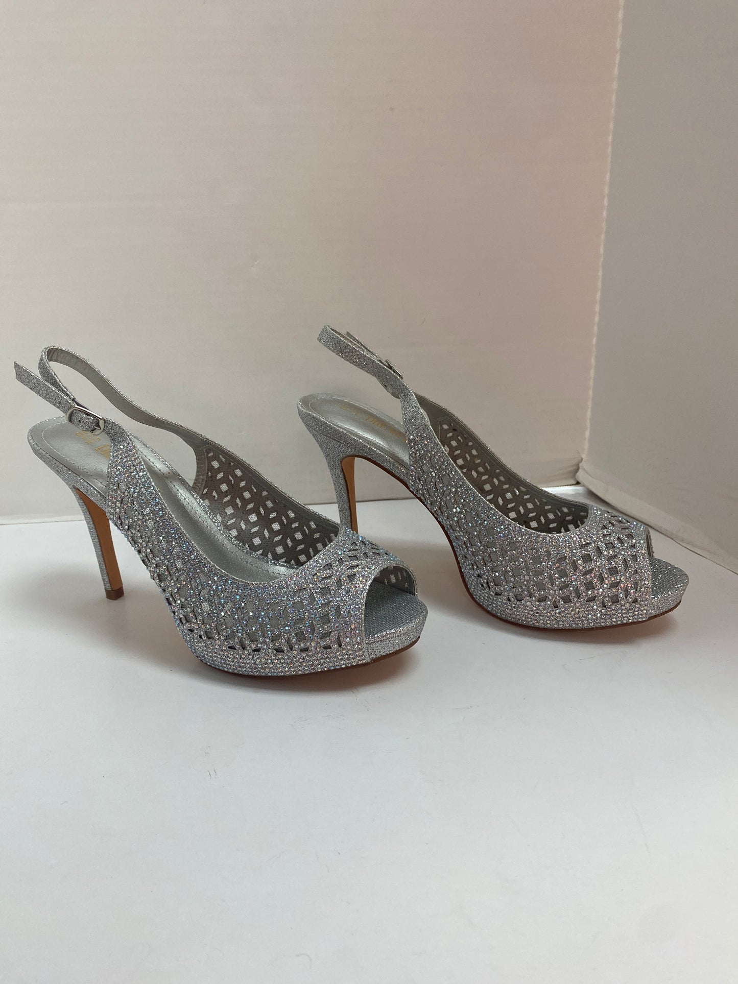 Shoes Heels Stiletto By Clothes Mentor In Silver, Size: 10