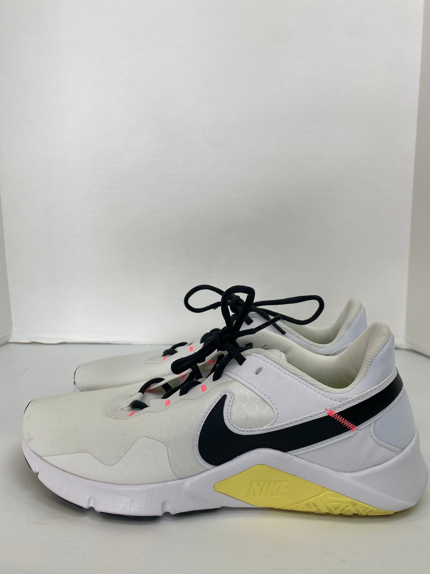 Shoes Athletic By Nike In White, Size: 11