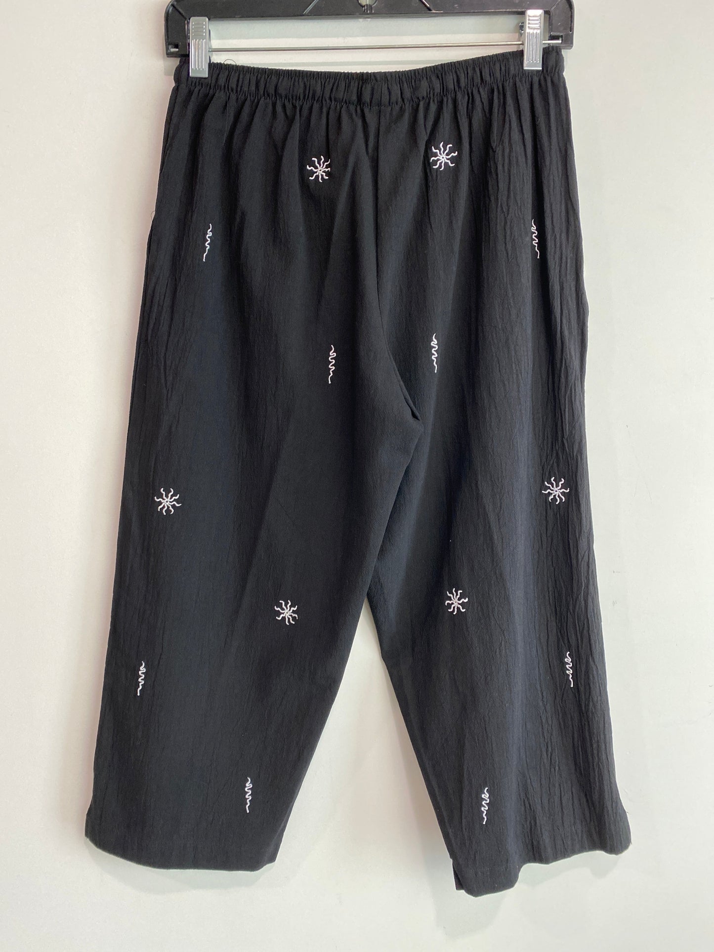 Capris By Passport In Black, Size: S