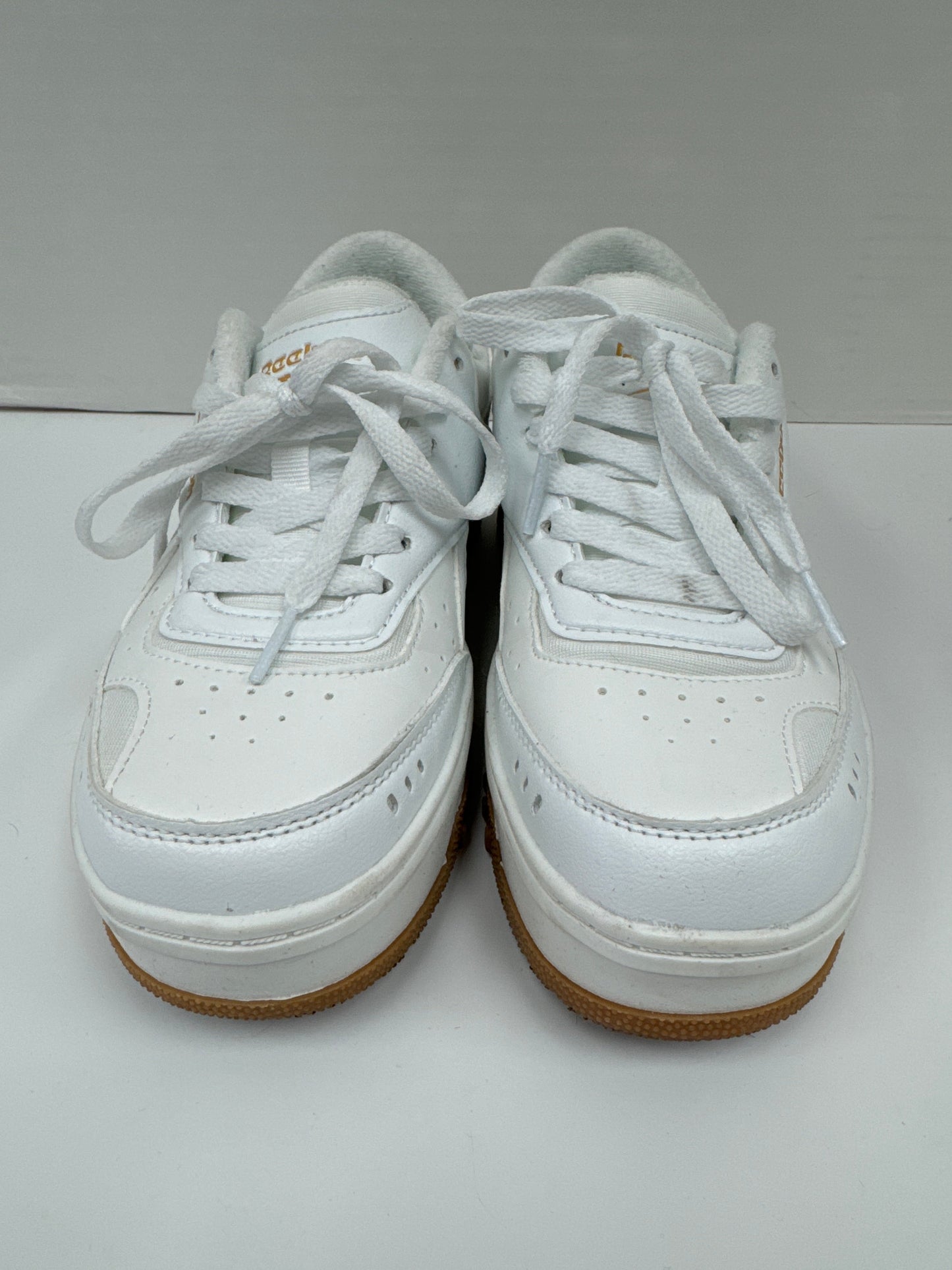 Shoes Athletic By Reebok In White, Size: 6