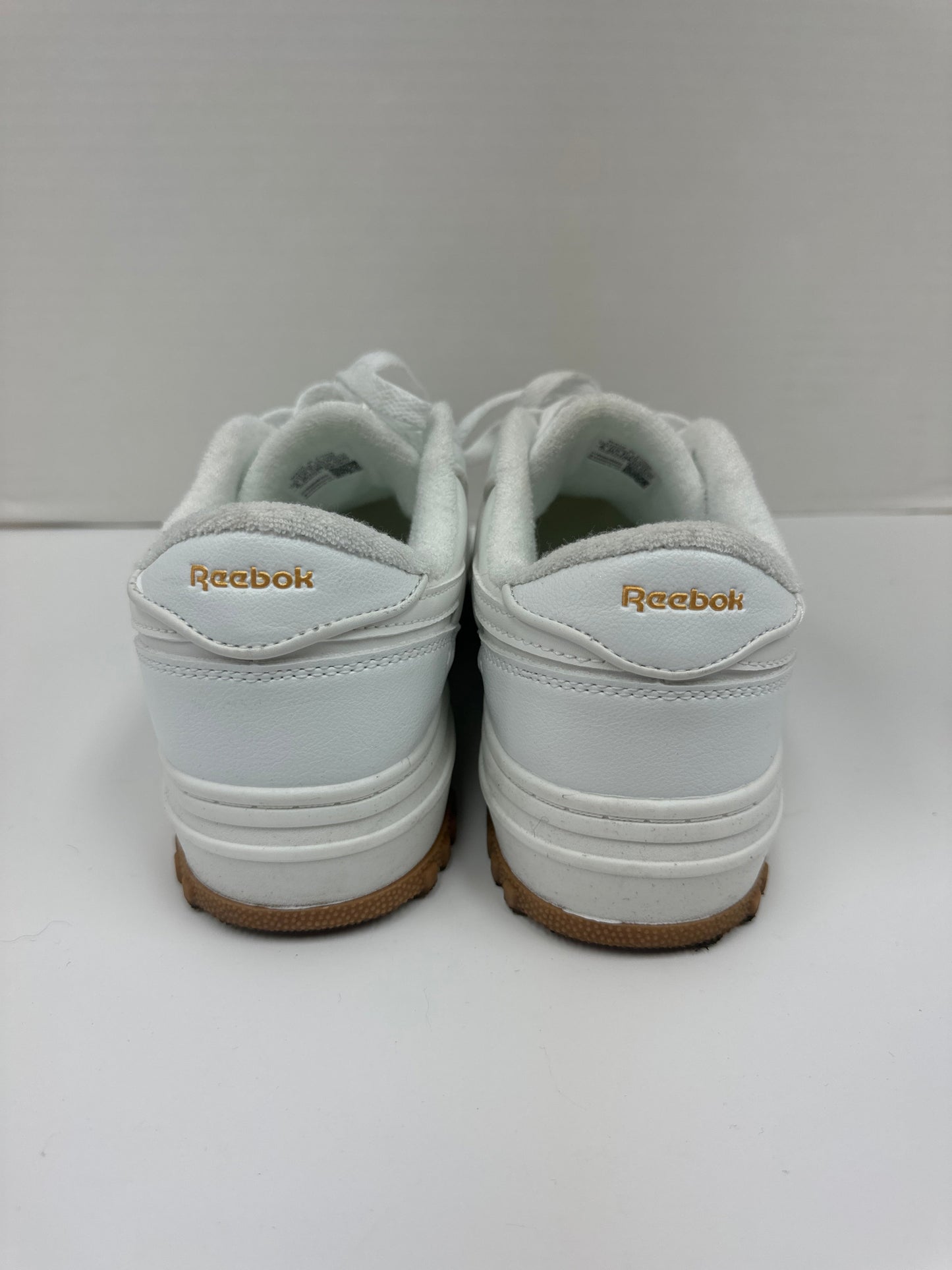 Shoes Athletic By Reebok In White, Size: 6