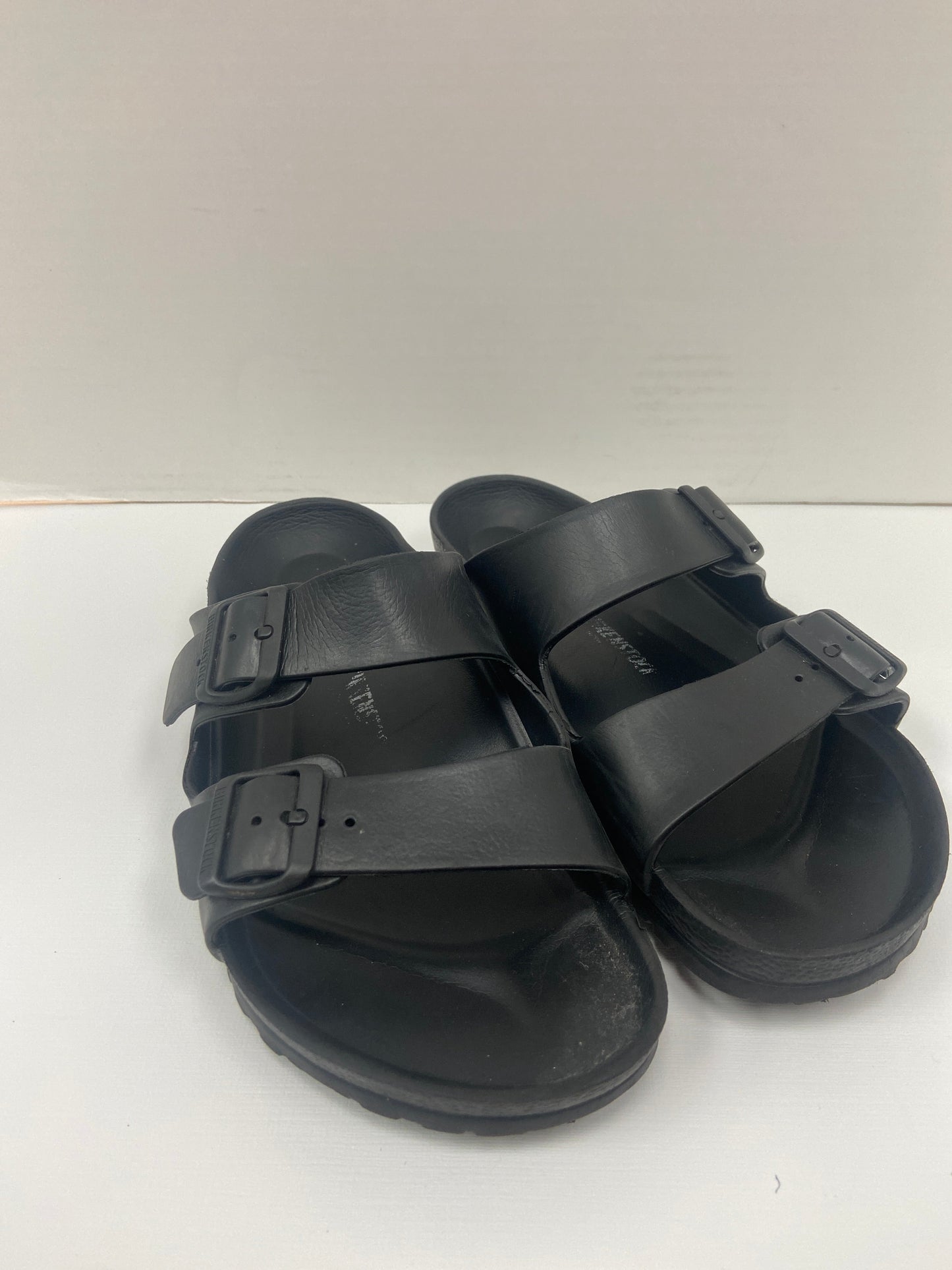 Sandals Flats By Birkenstock In Black, Size: 11.5