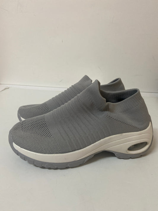 Shoes Athletic By Cushionaire In Grey, Size: 9.5