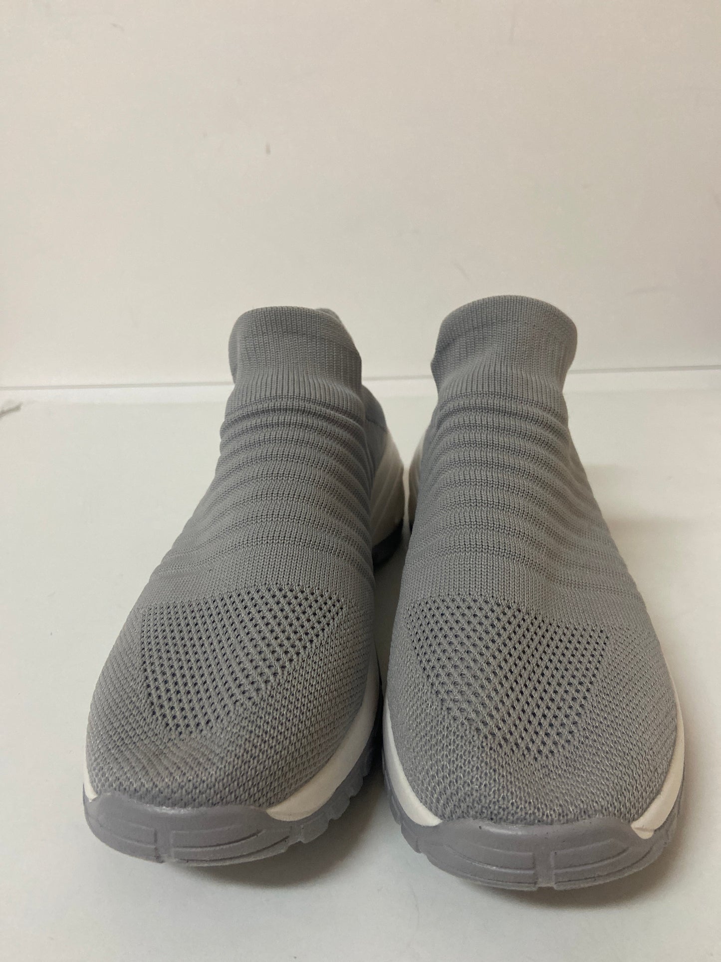 Shoes Athletic By Cushionaire In Grey, Size: 9.5