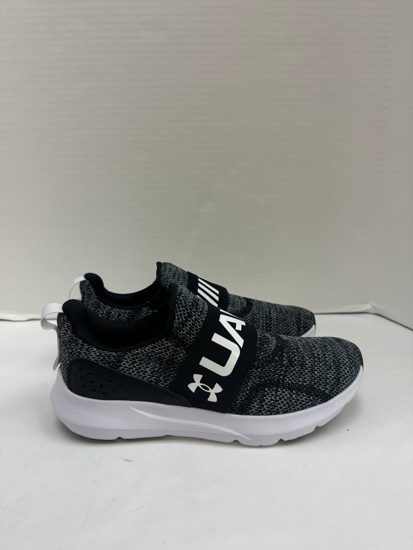 Shoes Athletic By Under Armour In Black, Size: 6.5