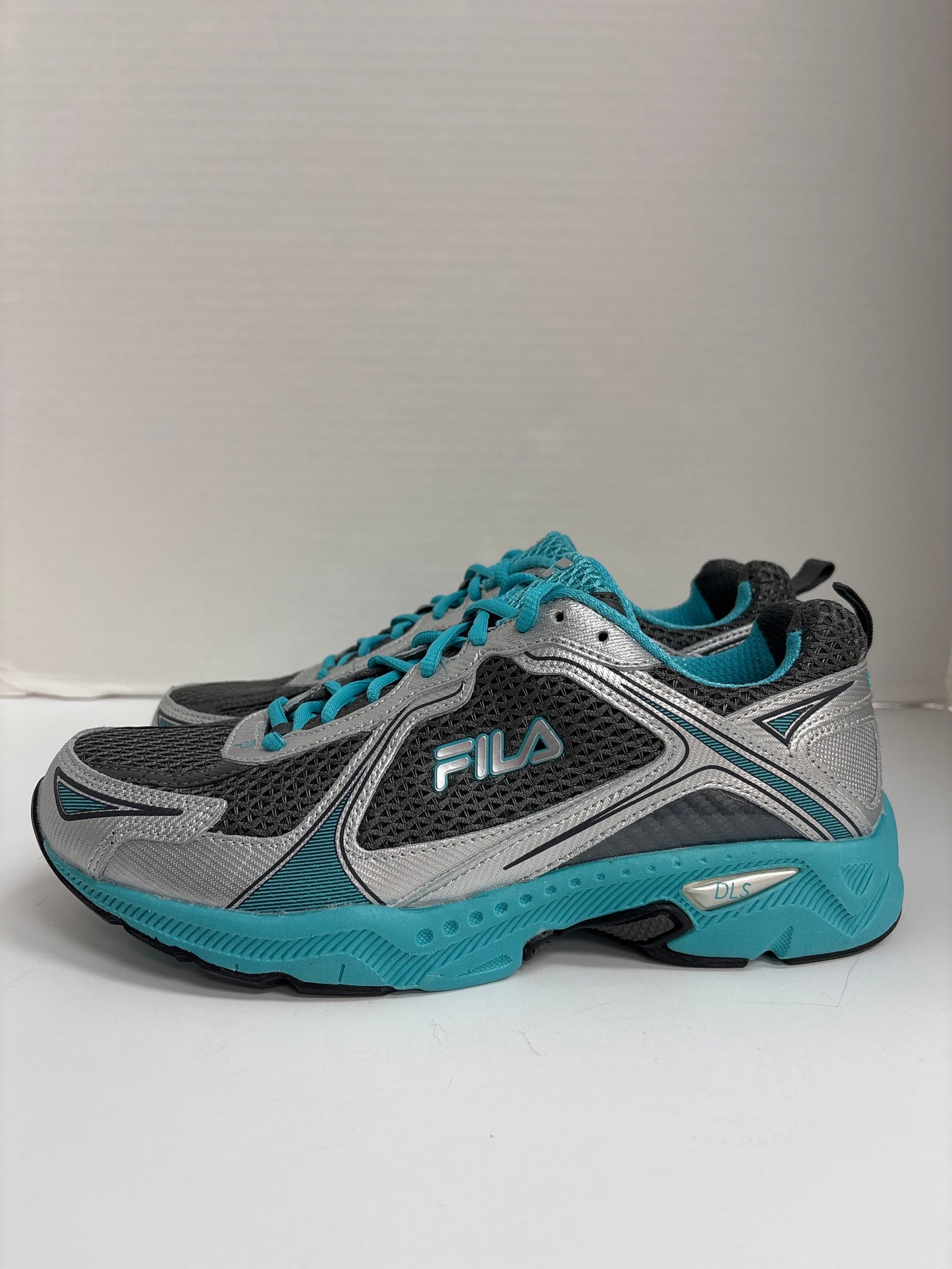 Shoes Athletic By Fila In Teal, Size: 9.5