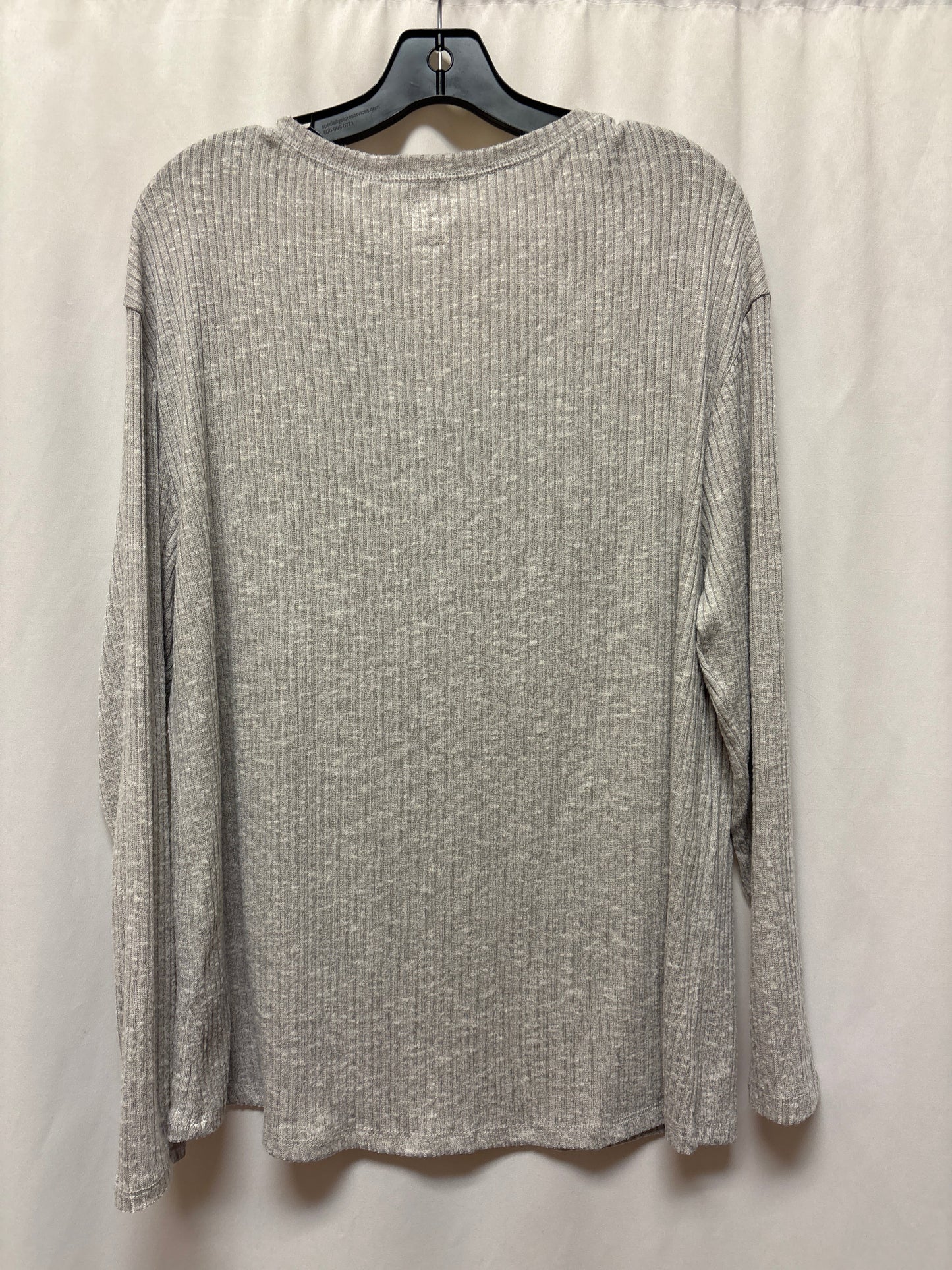 Top Long Sleeve By Maurices In Grey, Size: Xl