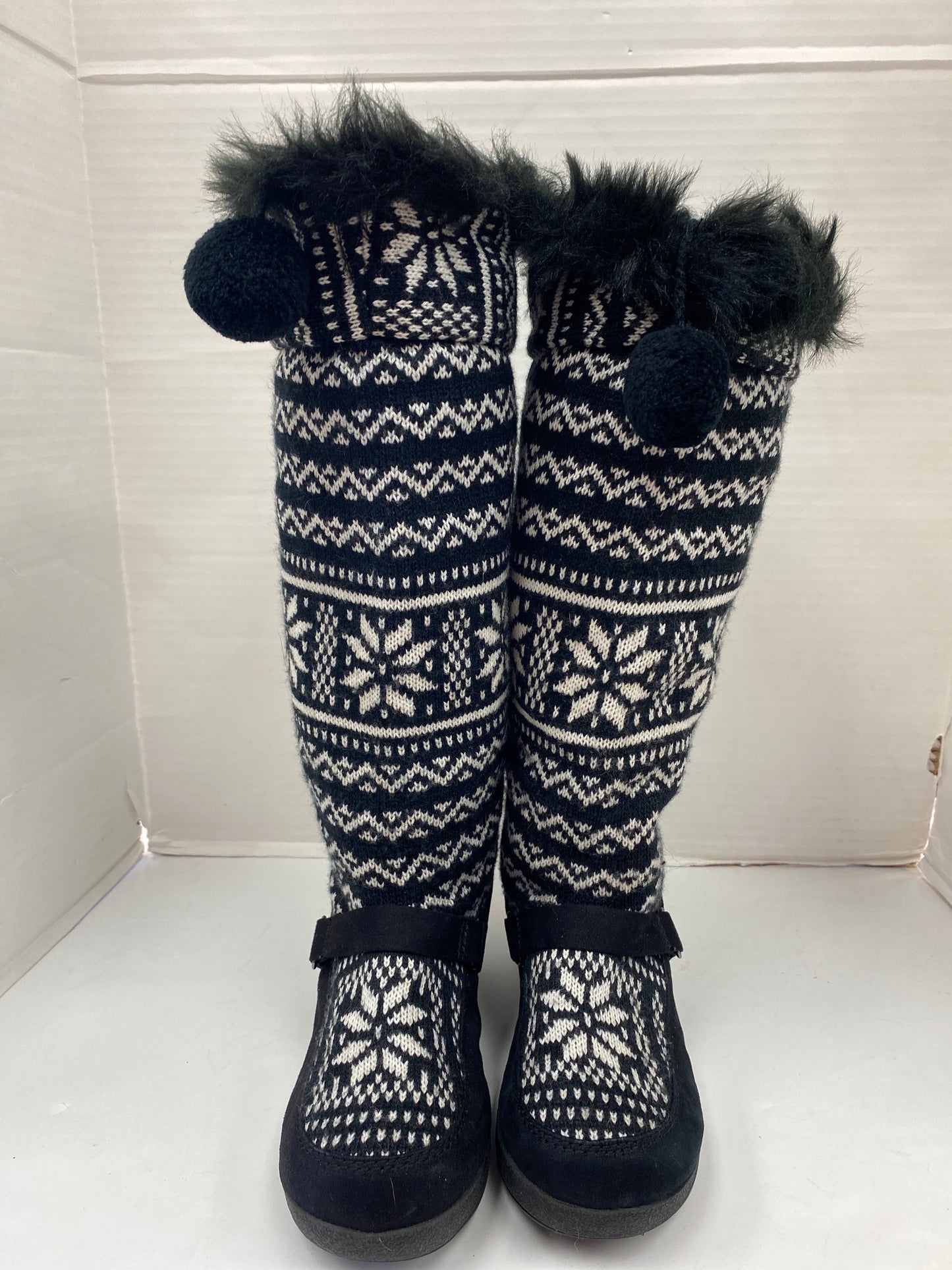 Boots Knee Heels By Clothes Mentor In Black & White, Size: 9