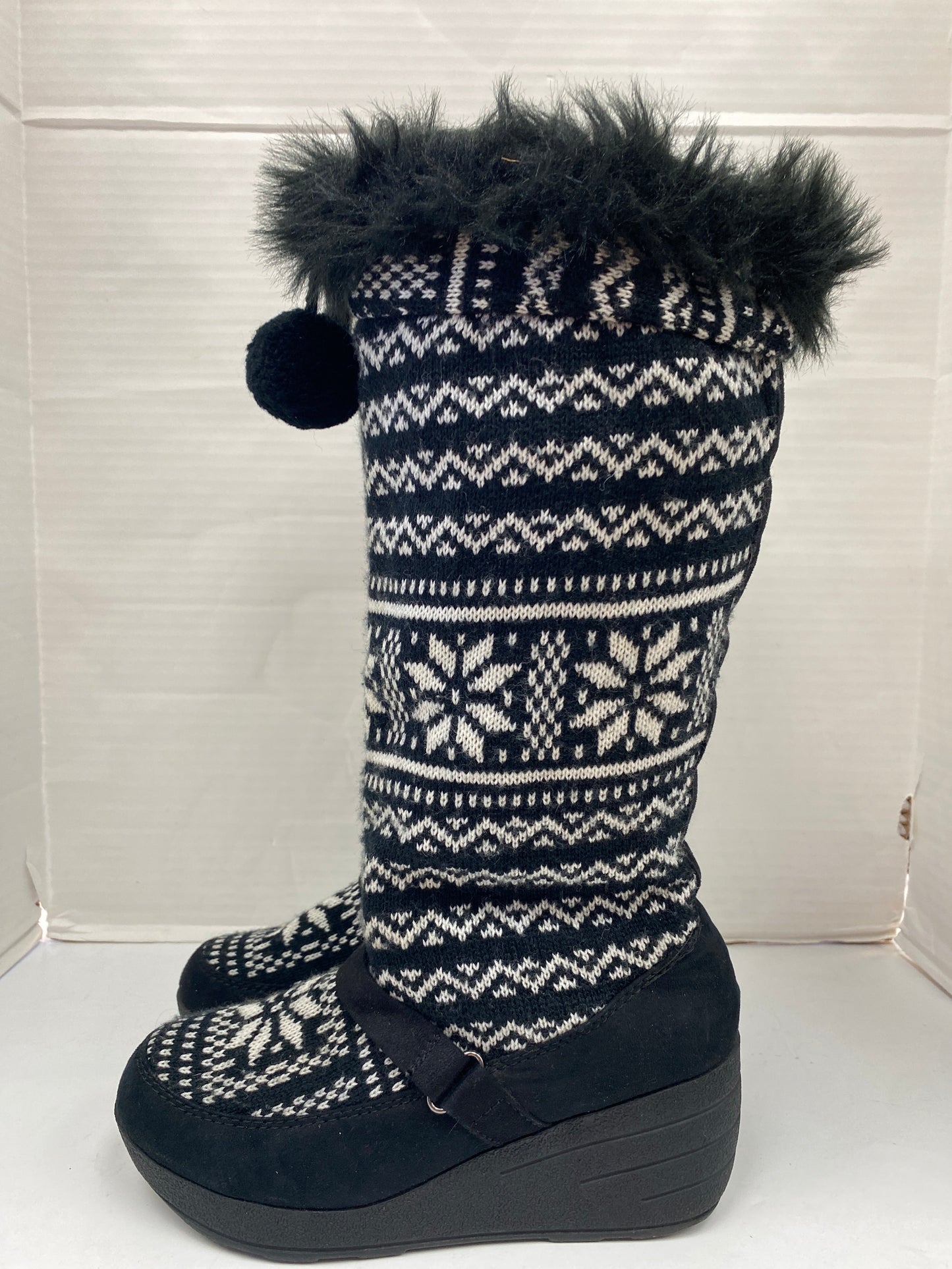 Boots Knee Heels By Clothes Mentor In Black & White, Size: 9