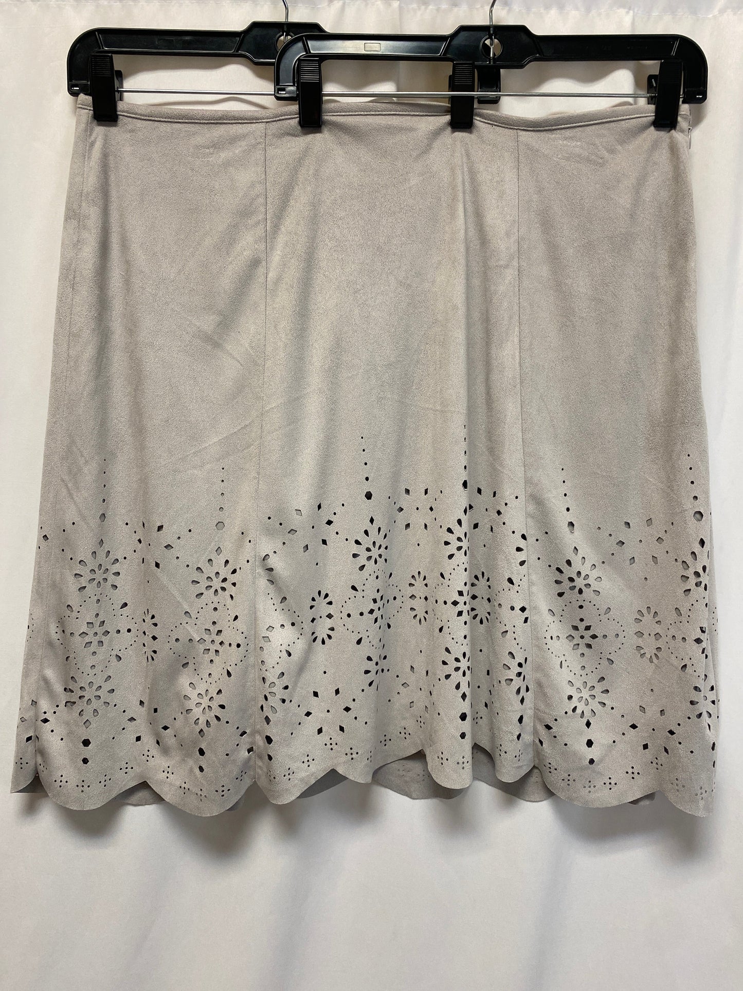 Skirt Midi By Cato In Grey, Size: 18