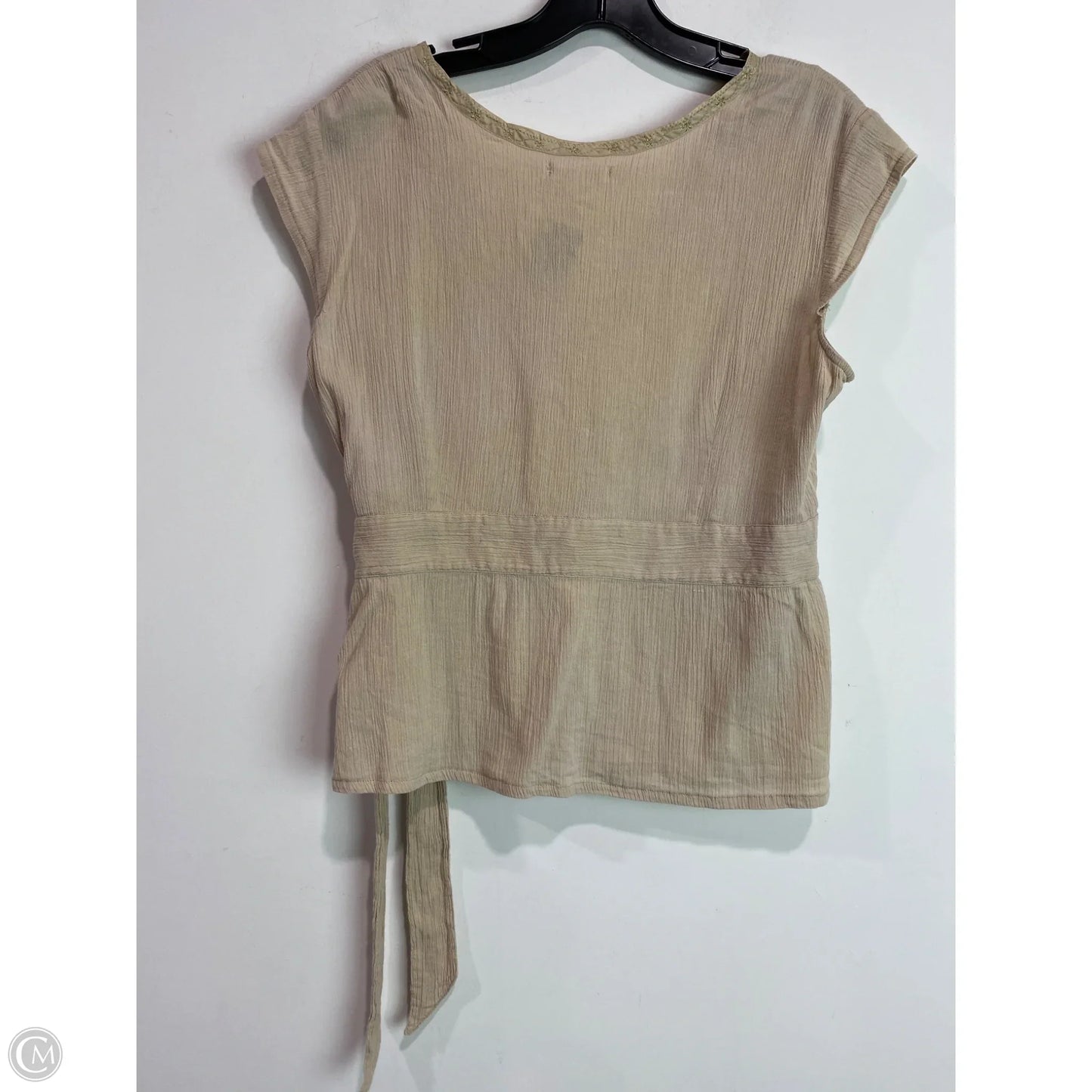 Top Short Sleeve By Cato In Beige, Size: L