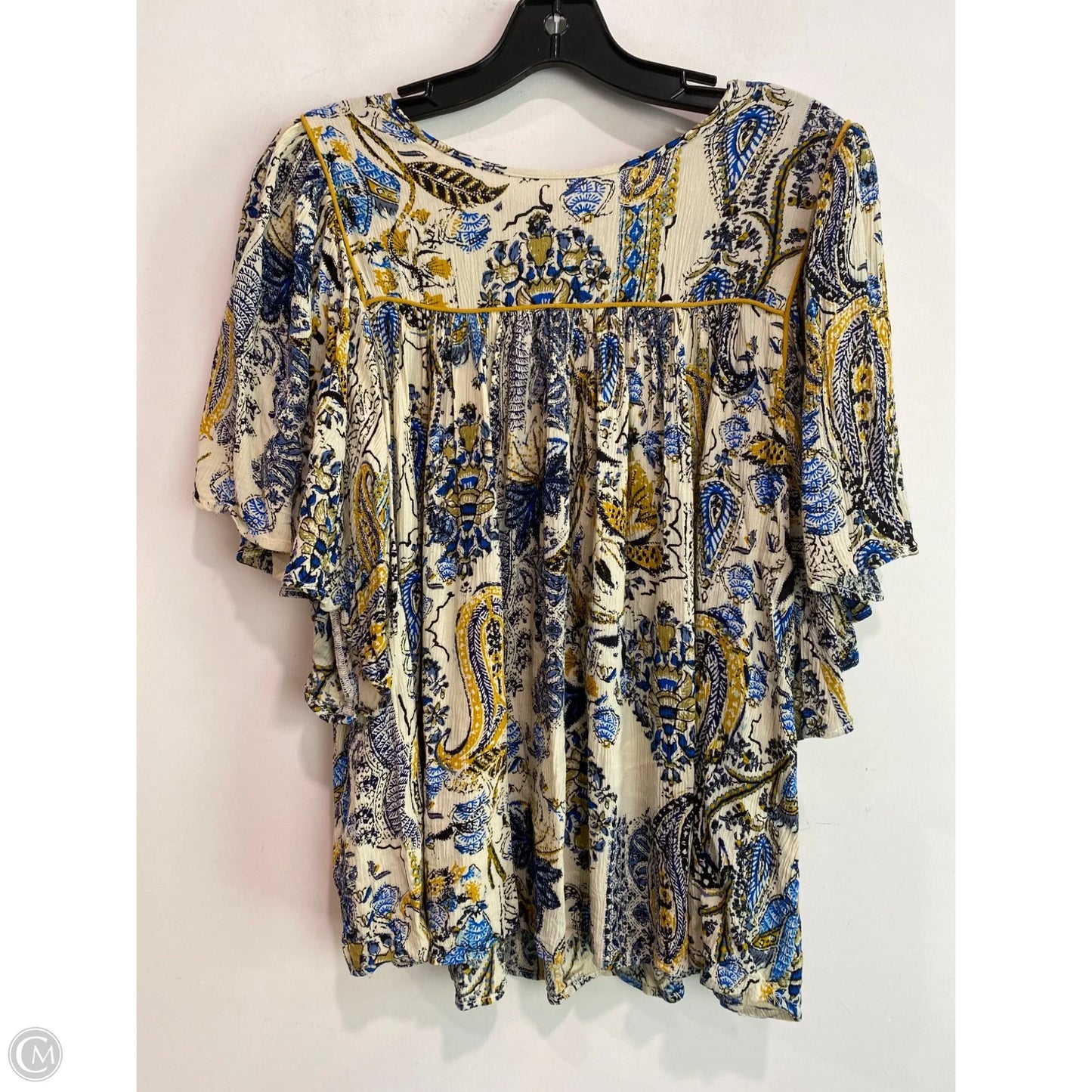 Top Short Sleeve By Maurices In Yellow, Size: M