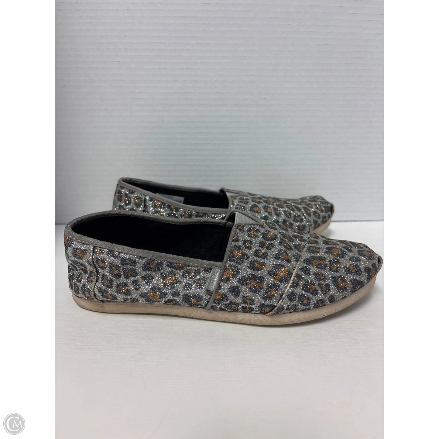 Shoes Flats By Toms In Silver, Size: 8