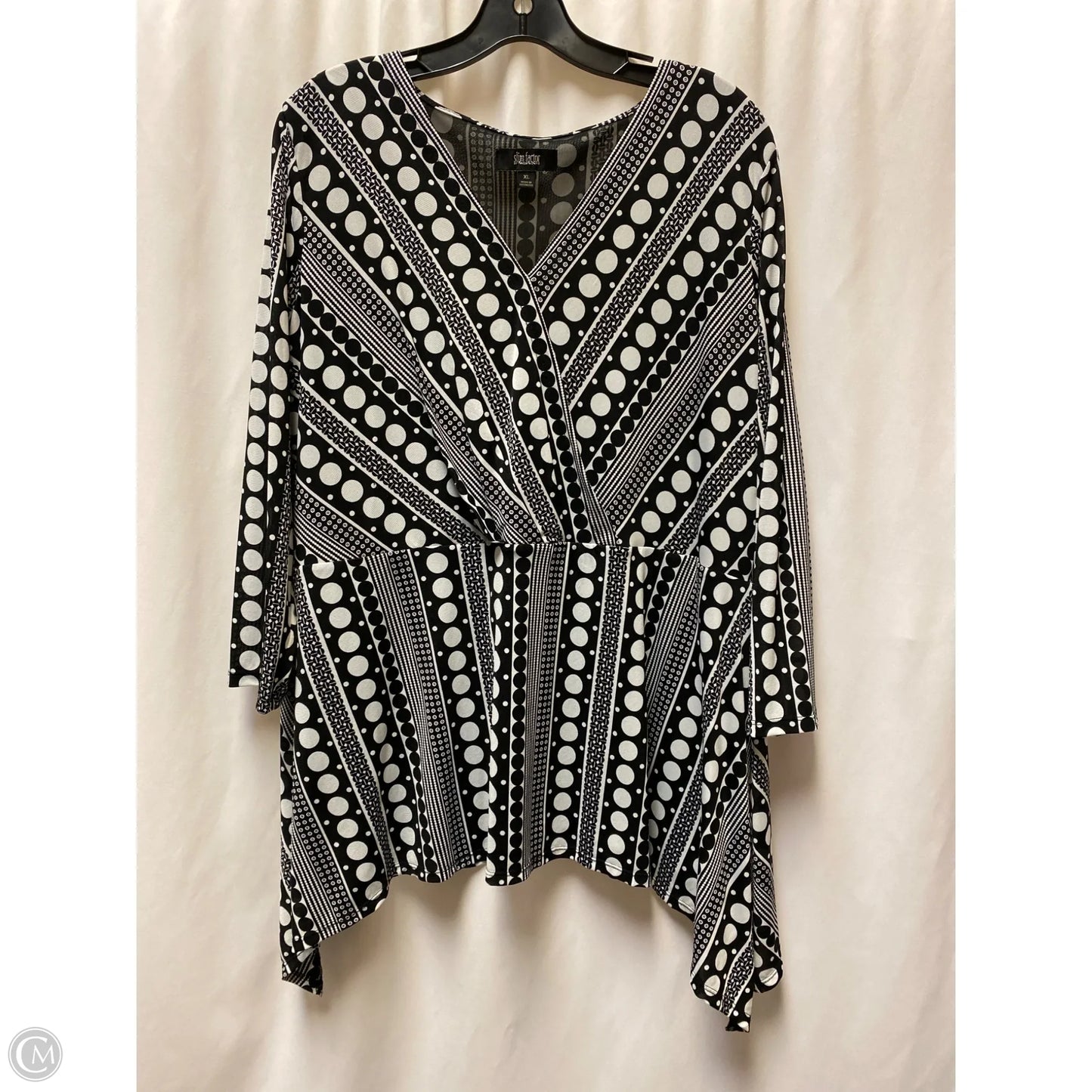 Top Long Sleeve By Investments In Black & White, Size: Xl