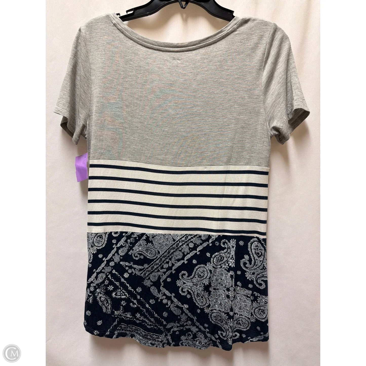 Top Short Sleeve By Maurices In Grey, Size: S