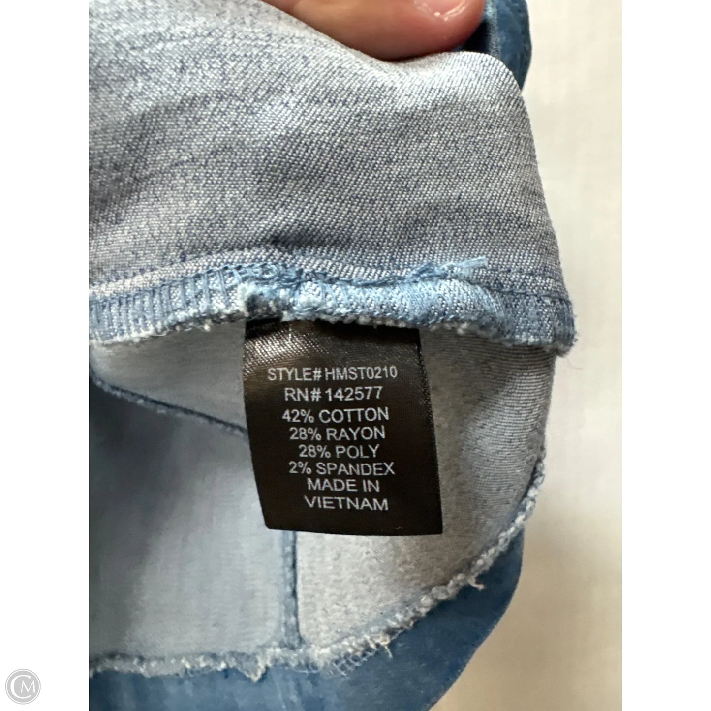 Top Sleeveless By Haute Monde In Blue Denim, Size: L