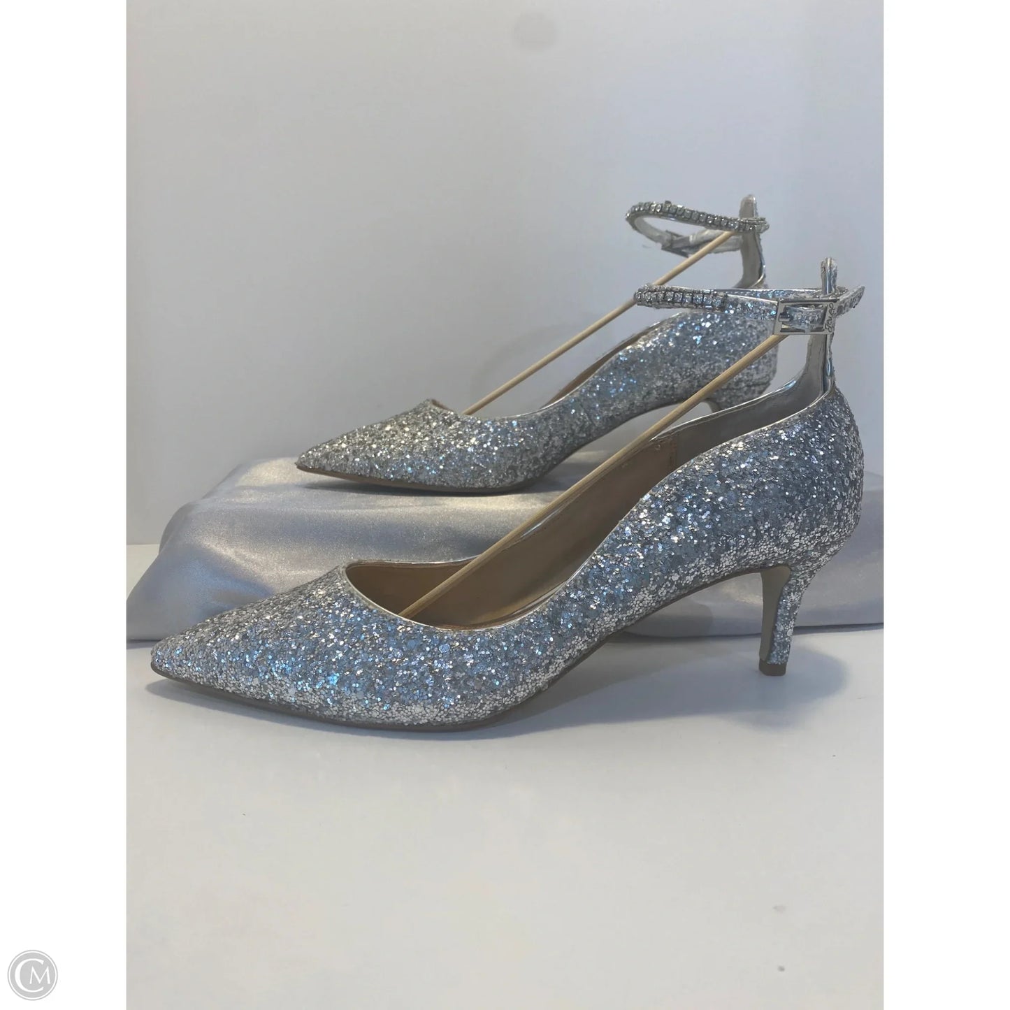 Shoes Heels Kitten By Badgley Mischka In Silver, Size: 8