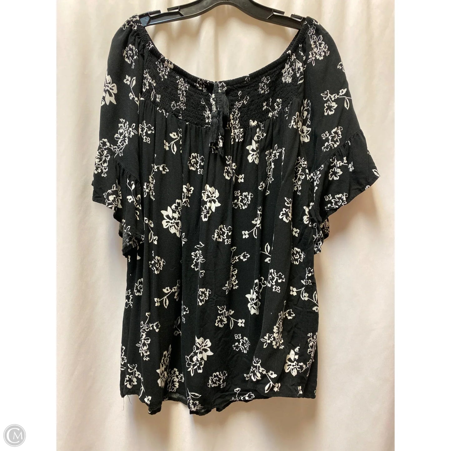 Top Short Sleeve By Terra & Sky In Black, Size: 1x