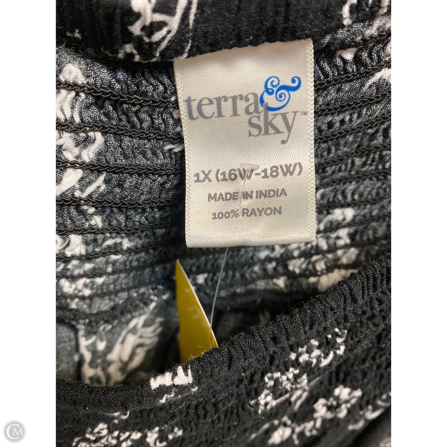 Top Short Sleeve By Terra & Sky In Black, Size: 1x