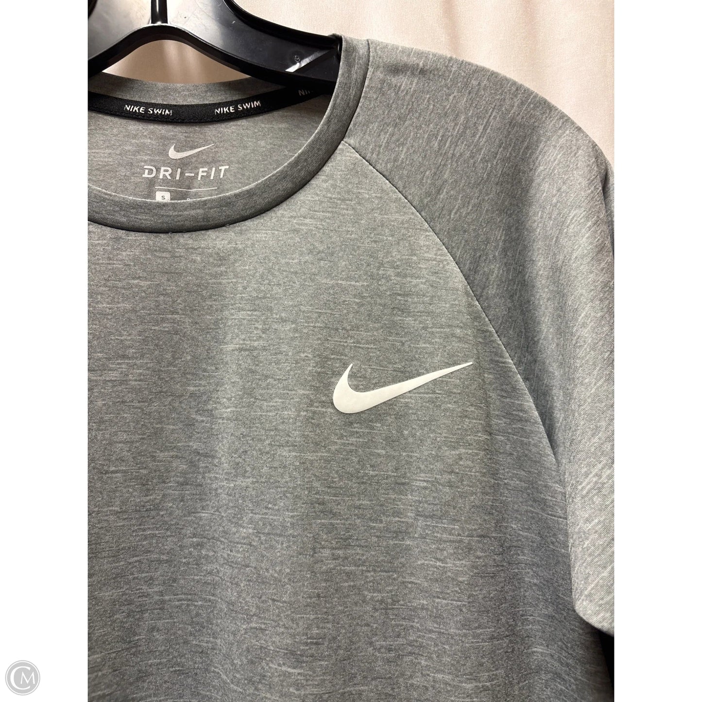 Athletic Top Long Sleeve Crewneck By Nike In Grey, Size: S
