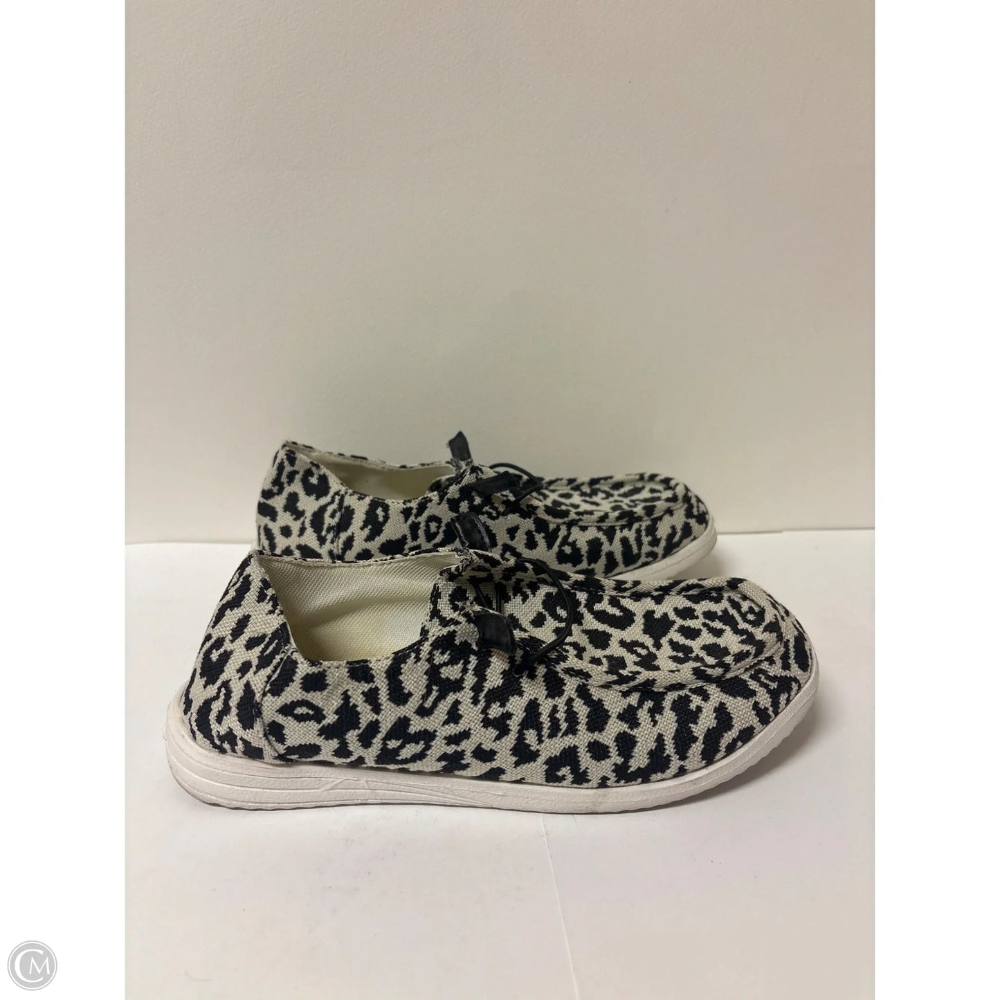 Shoes Flats By Clothes Mentor In Animal Print, Size: 9.5