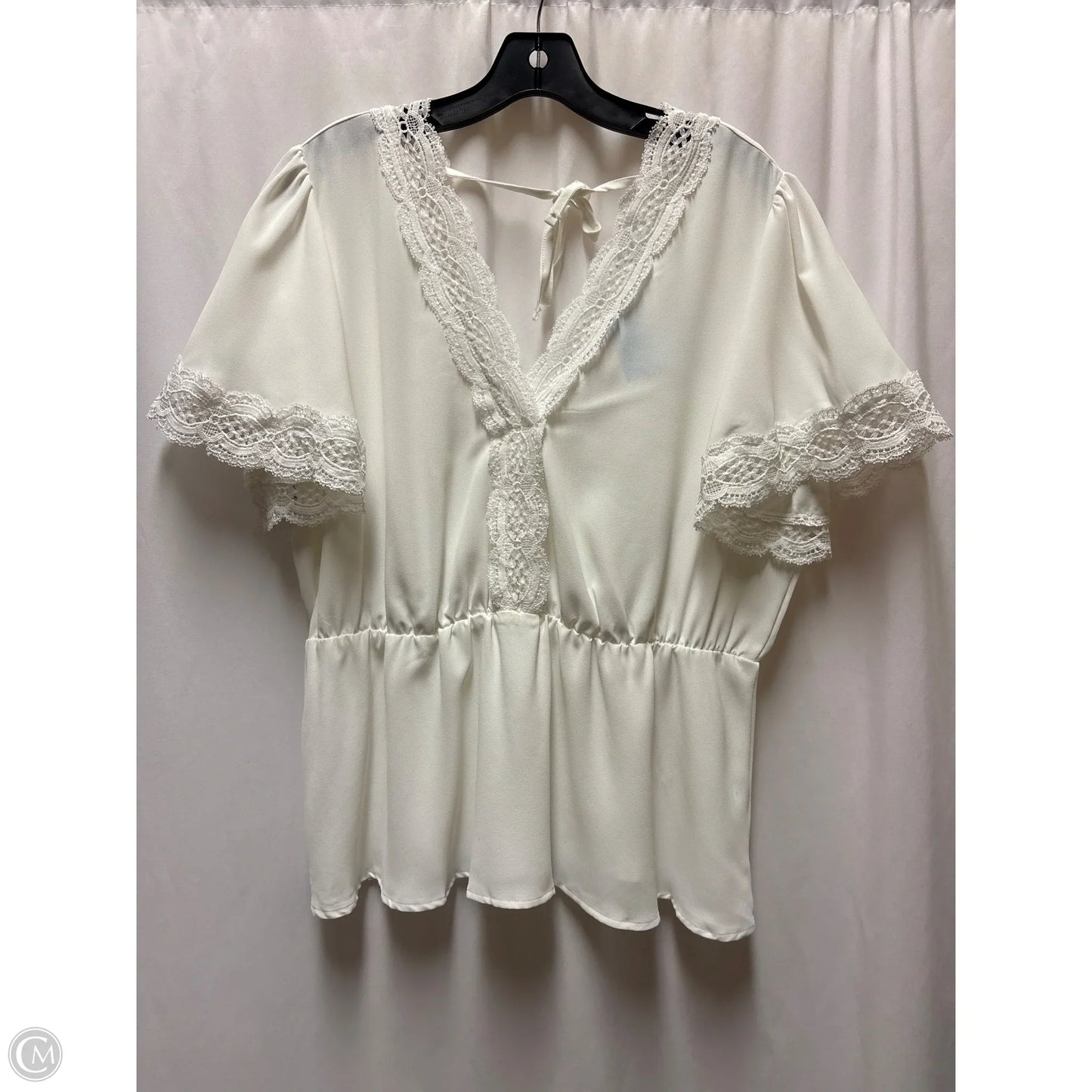 Top Short Sleeve By Clothes Mentor In White, Size: Xl